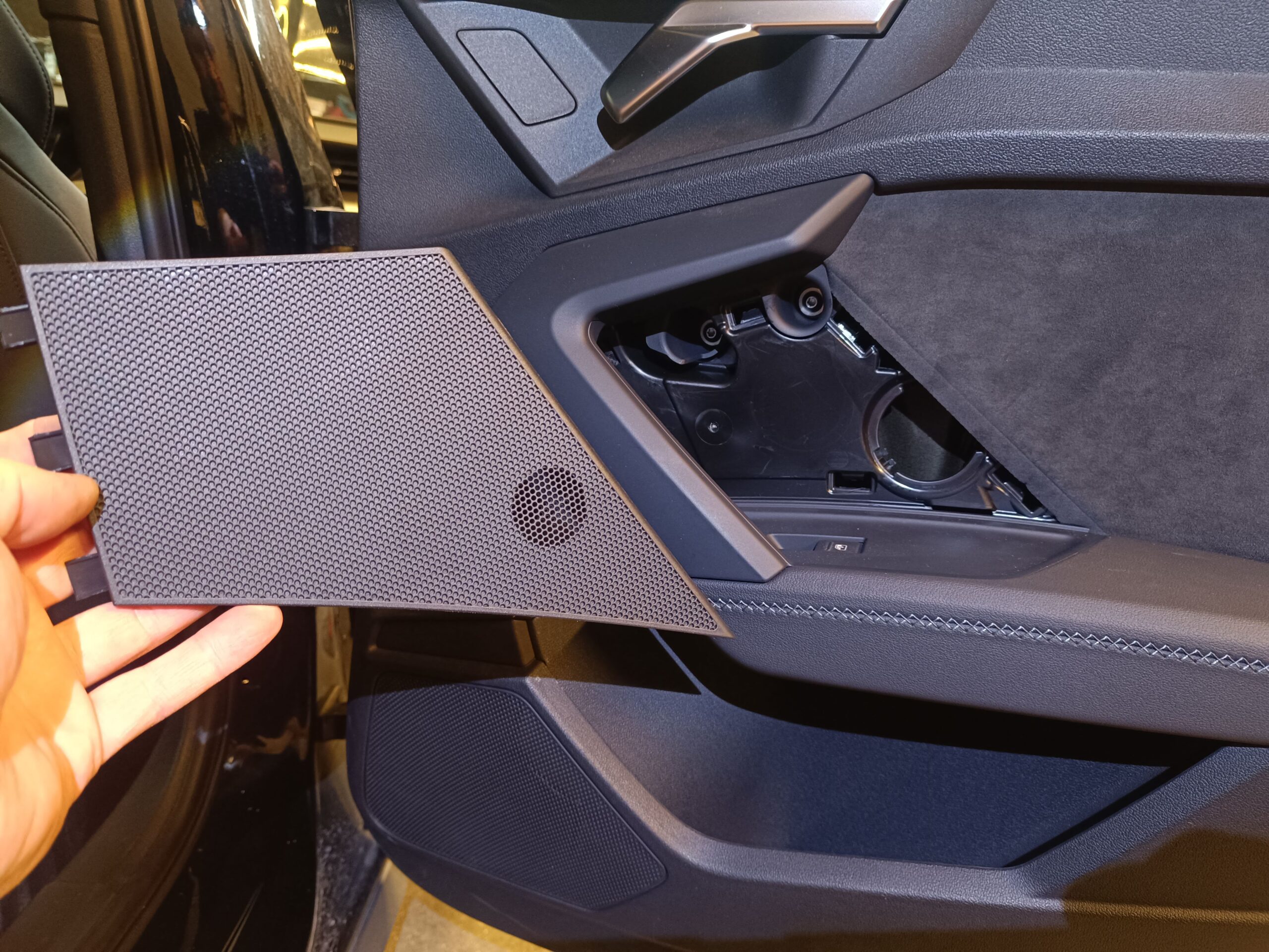 Audi A3 8Y Soundsystem  Upgrade Tür hinten Hochtöneröffnung