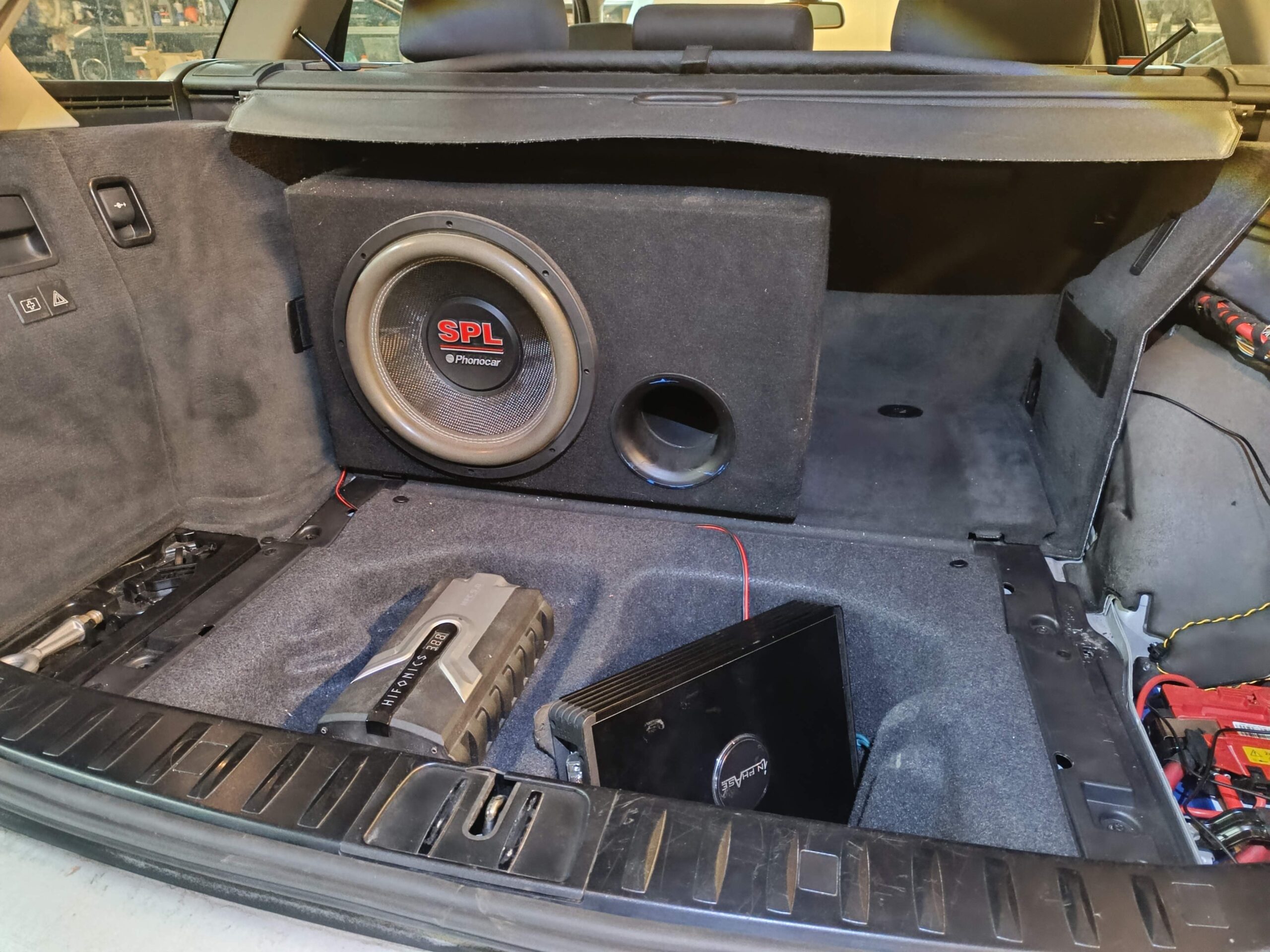 BMW E91 Subwoofer Bassreflex Elko Verstärker