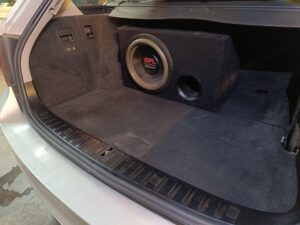BMW E91 Subwoofer Bassreflex schräg