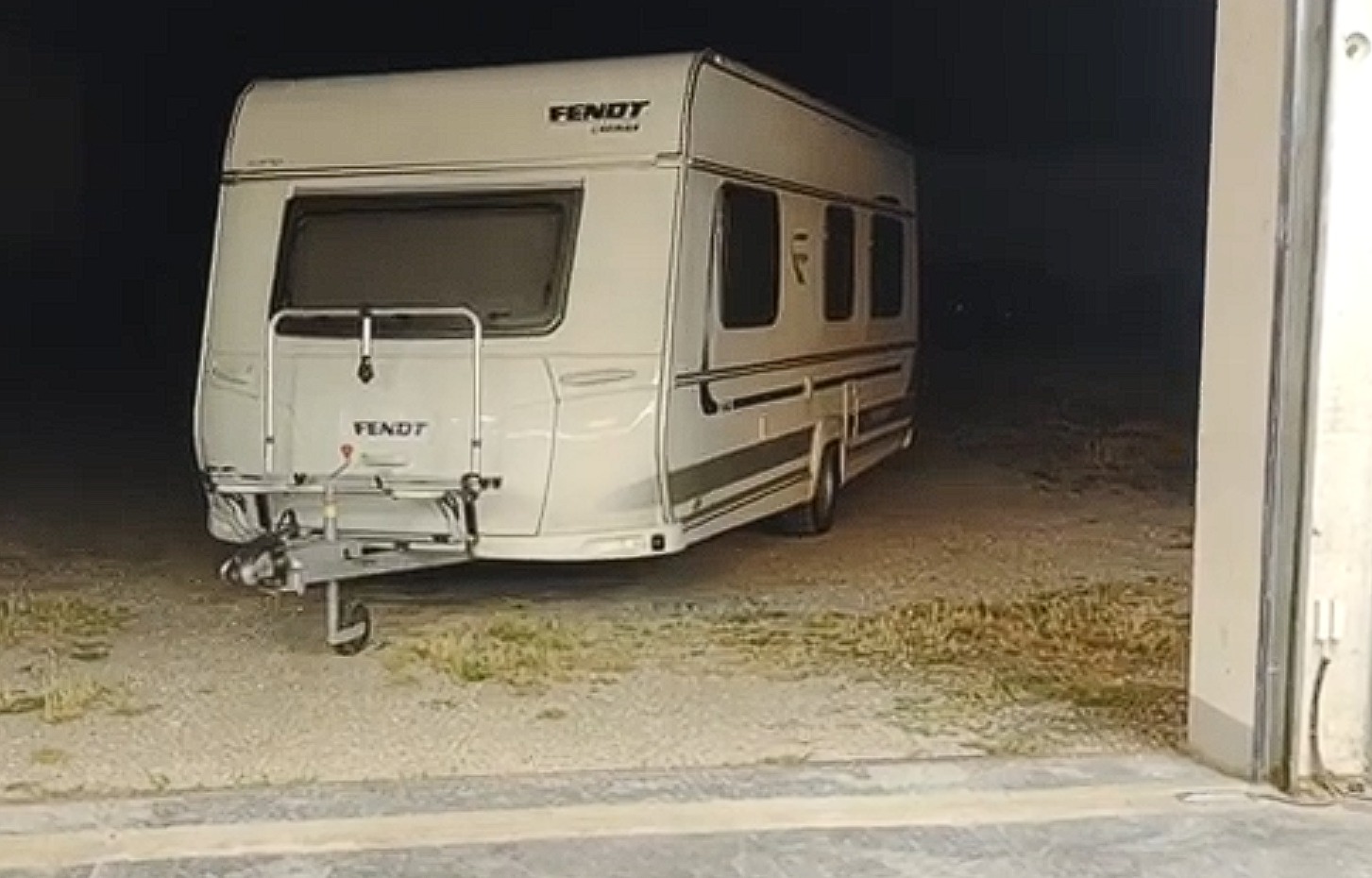 Wohnwagen Fendt Mover Halleneinfahrt