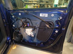 Seat Alhambra Soundupgrade mit verstecktem Subwoofer (7N) 7 Seat Alhambra Soundupgrade Front Tür Serie