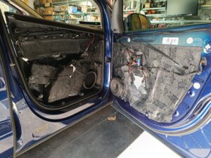 Seat Alhambra Soundupgrade mit verstecktem Subwoofer (7N) 11 Seat Alhambra Soundupgrade Front Tür Dämmung Komplett