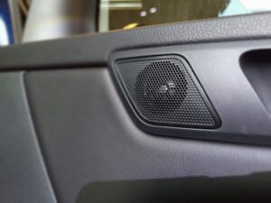 Seat Alhambra Soundupgrade mit verstecktem Subwoofer (7N) 13 Seat Alhambra Soundupgrade Hochtöner Helix Compose i3