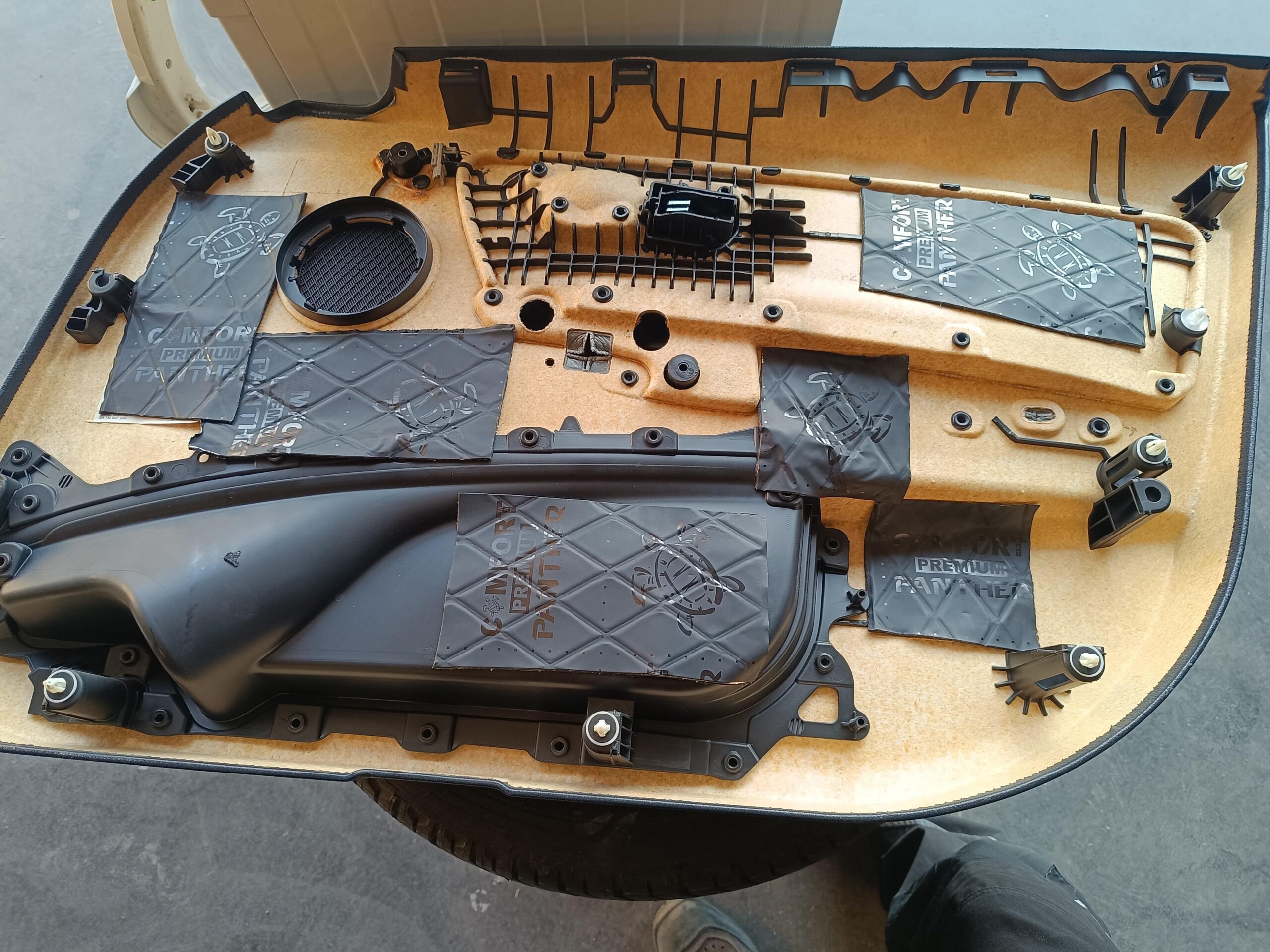 BMW F30 Soundsystem Dämmung Türverkleidung vorne