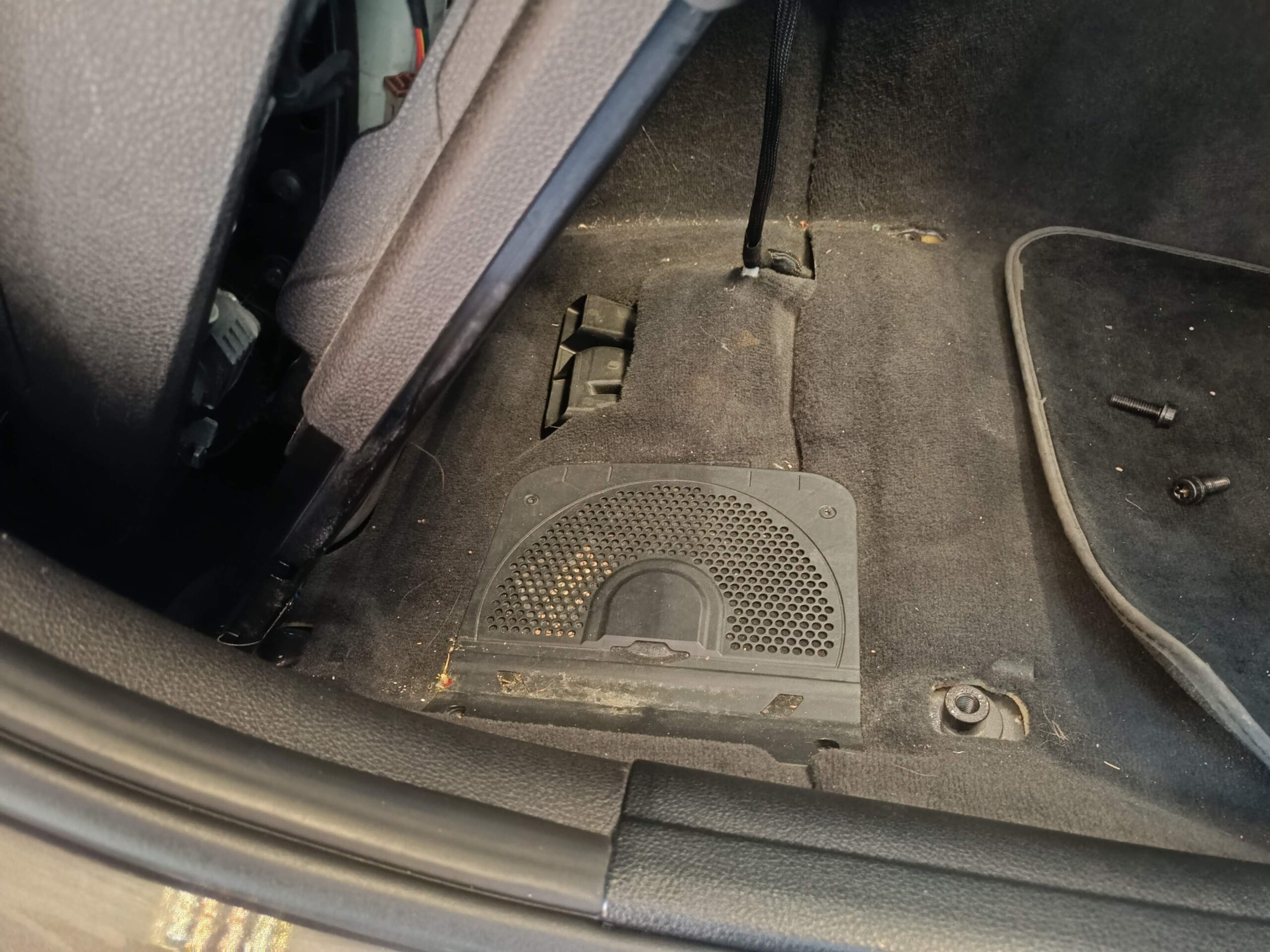 BMW F30 Soundsystem Subwoofer Abdeckung