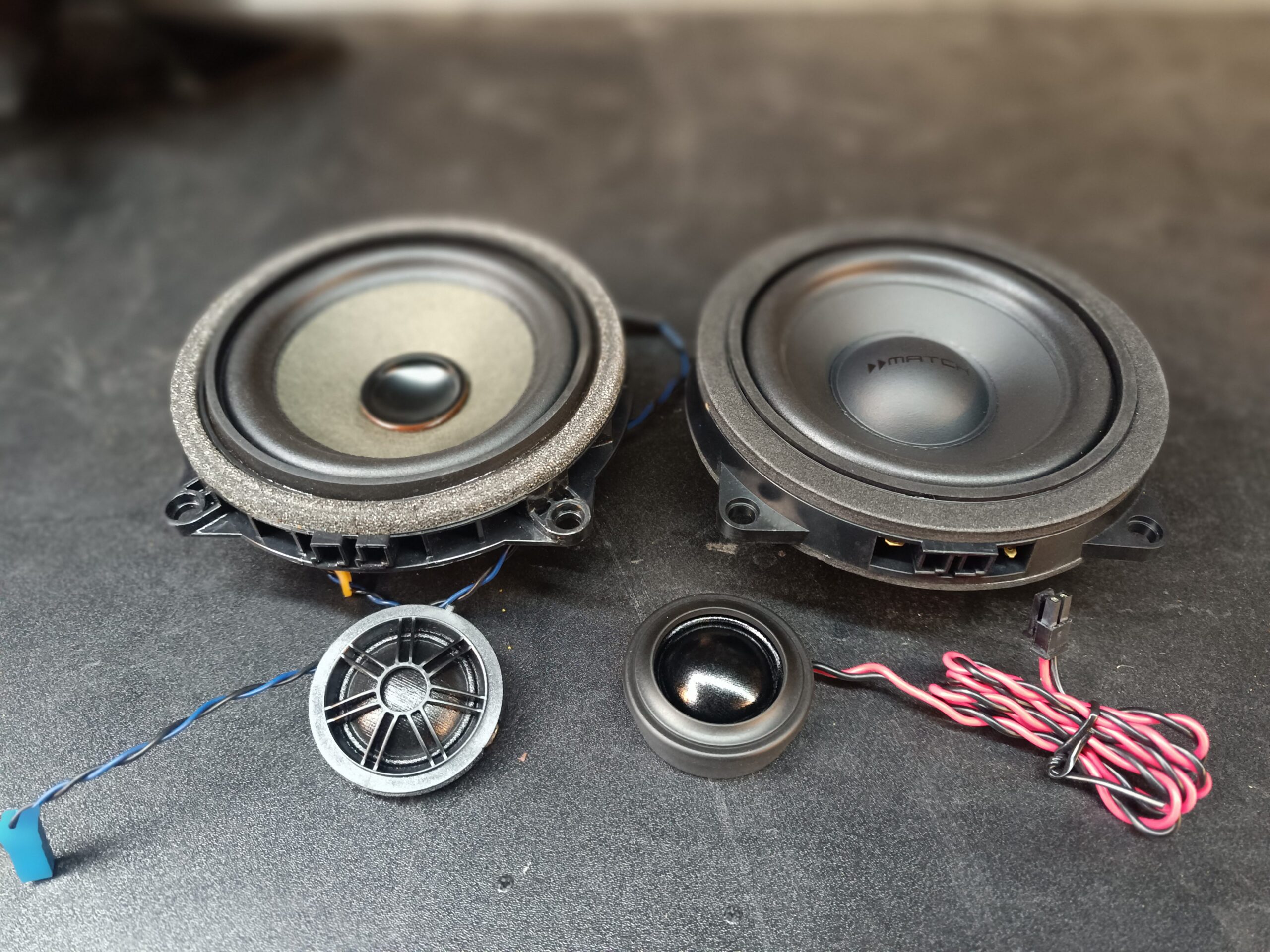 BMW F36 Soundsystem Tür vorne Lautsprecher Vergleich original zu Match