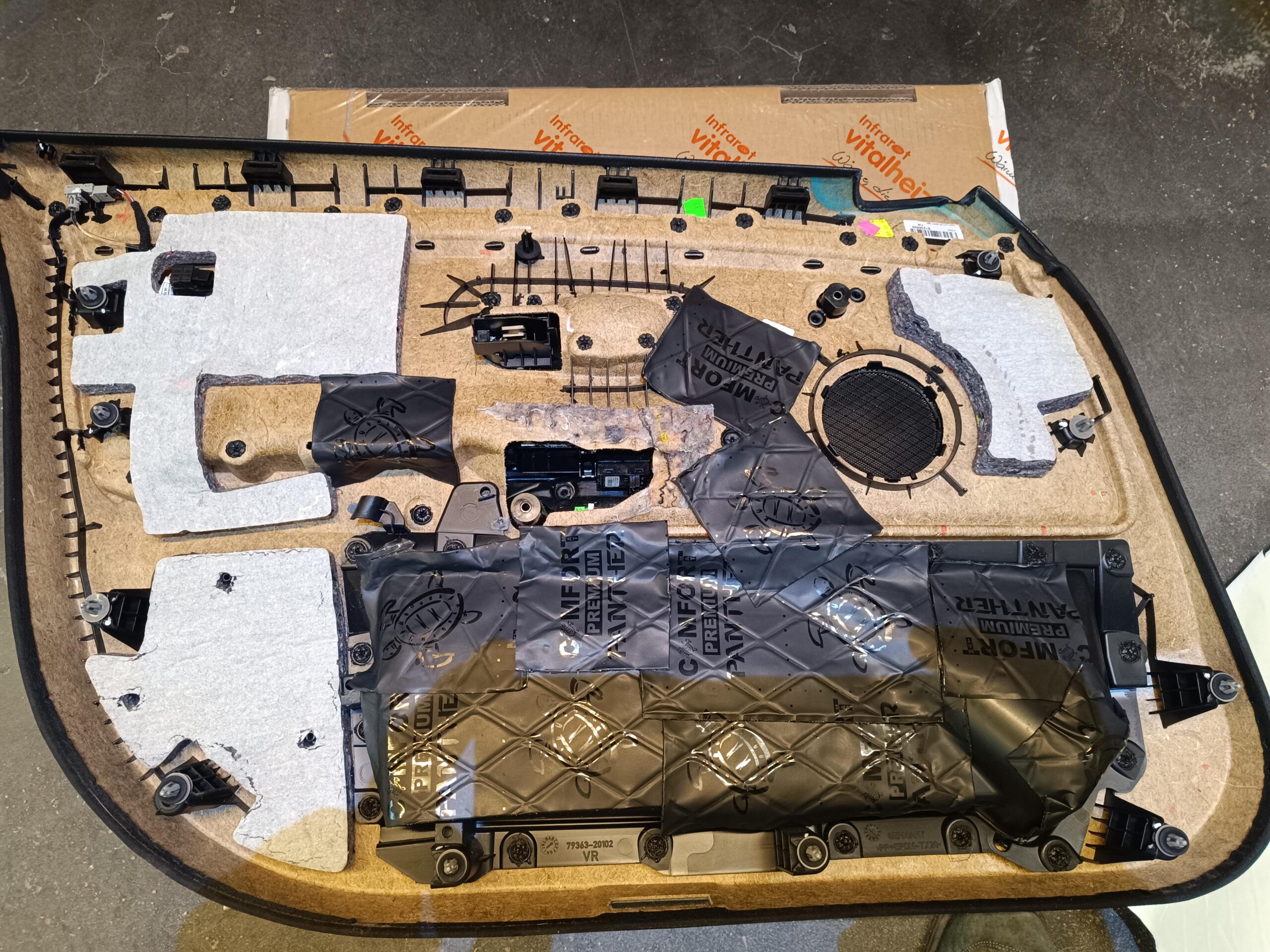 BMW F36 Soundsystem Tür vorne Dämmung