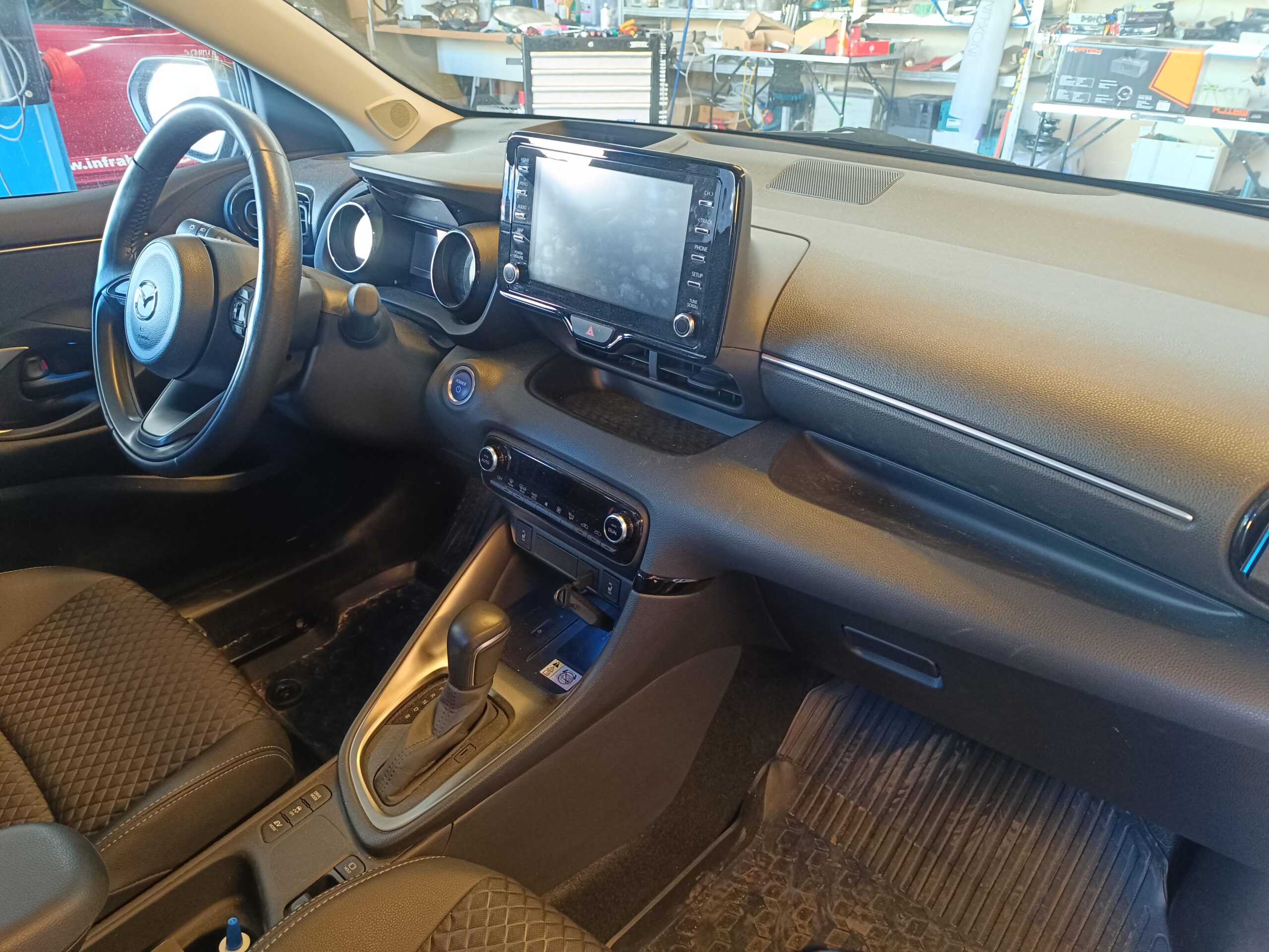 Mazda 2 Hybrid Soundsystem Innenraum