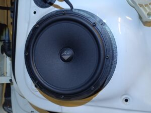 Audi A5 Soundsystem Upgrade mit DSP und Extra Bass 9 Audi A5 Soundsystem vordere Lautsprecher Helix Compose i3 200 mm