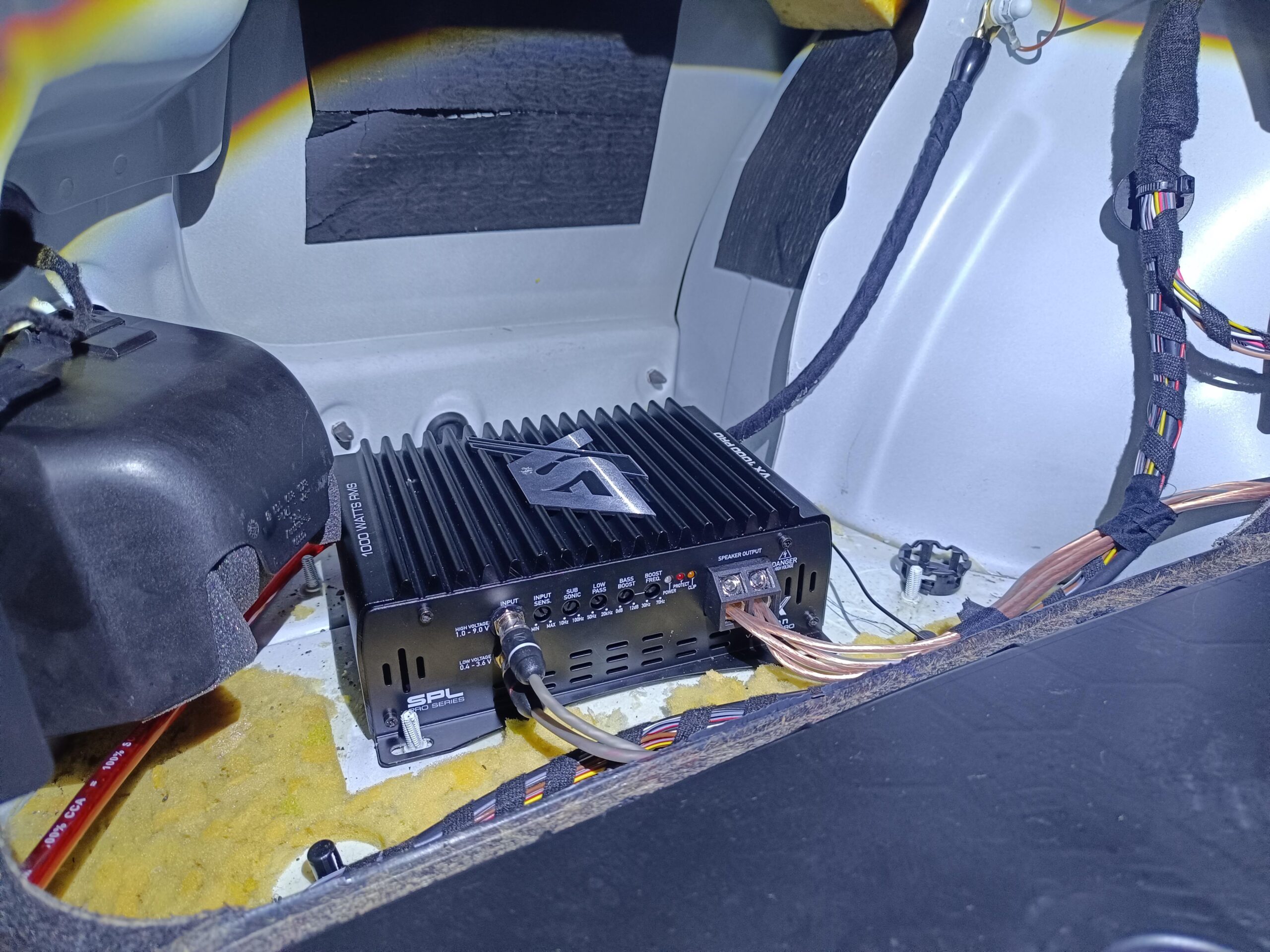 Audi A5 Soundsystem Subwoofer Verstärker ESX VX1000PRO