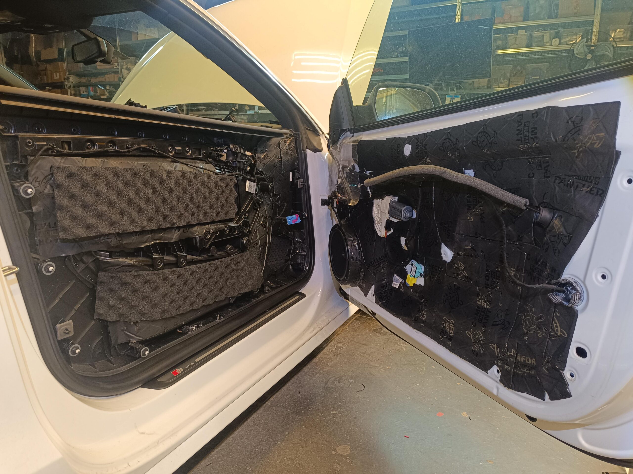 Audi A5 Soundsystem Upgrade mit DSP und Extra Bass 1 Audi A5 Soundsystem vordere Türverkleidung gedämmt
