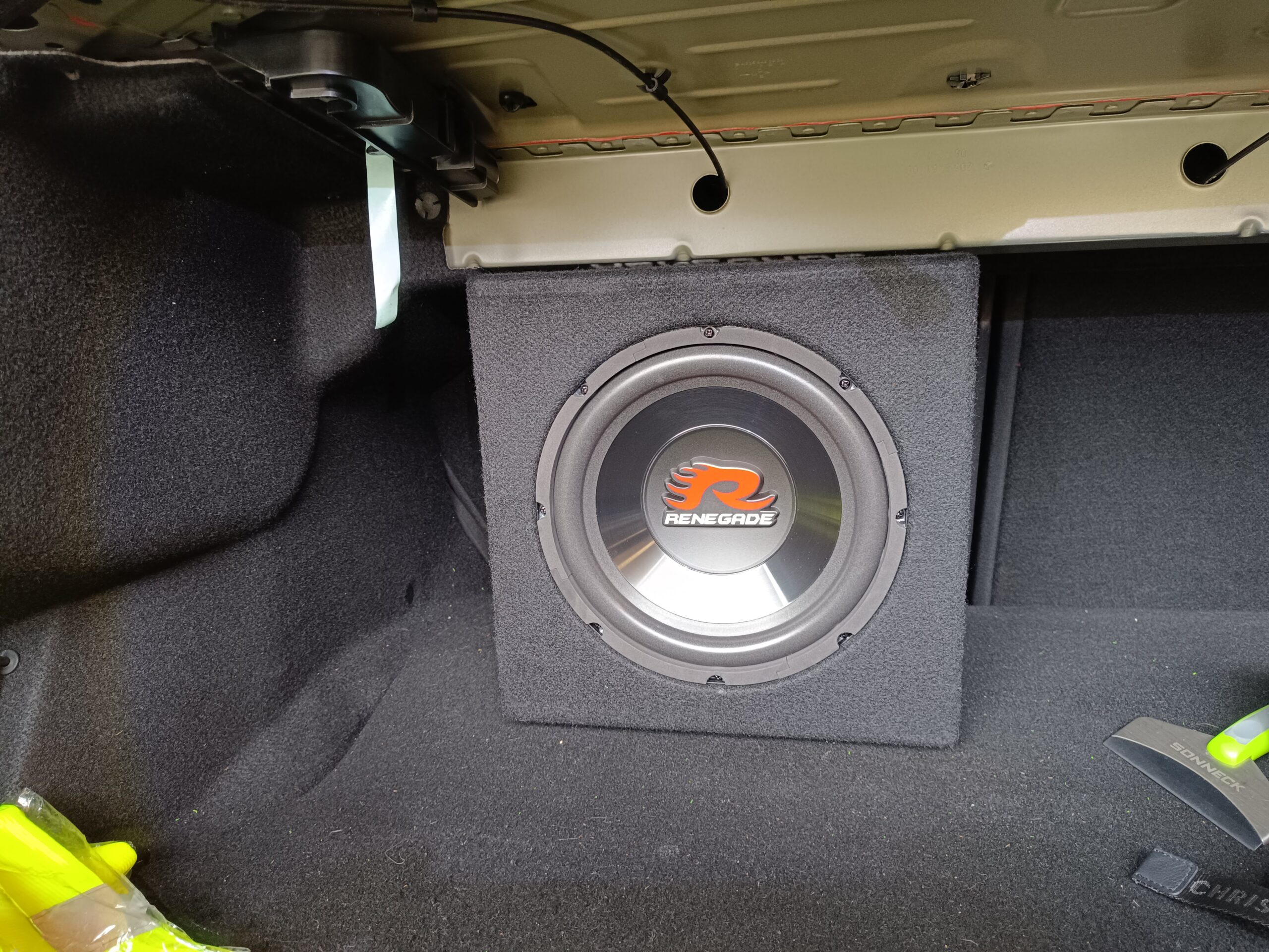 Mercedes C-Klasse Subwoofer Upgrade