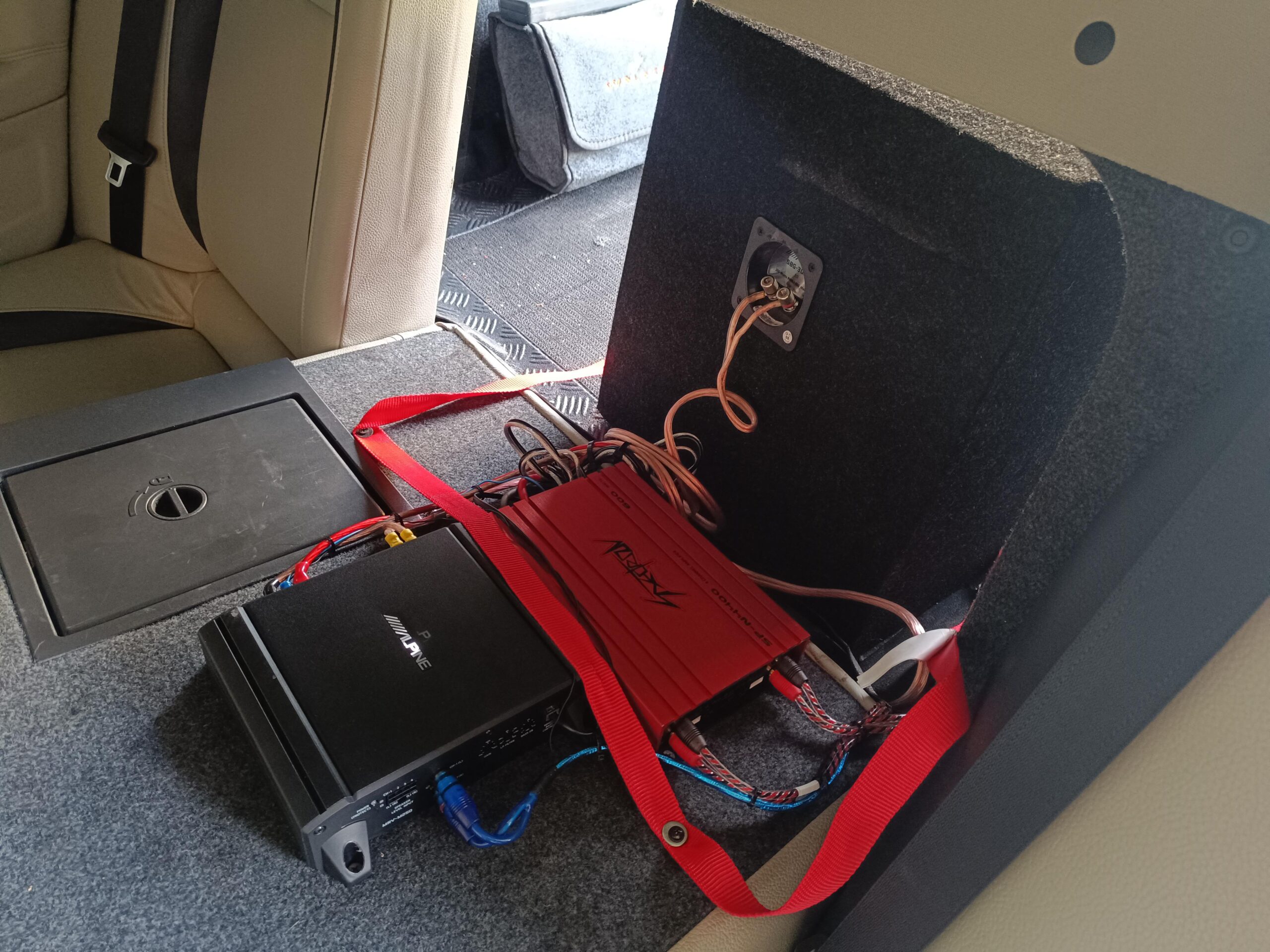 Saab 9-3 Soundsystem Umbau auf DSP und Spaß-Subwoofer 1 Saab 9-3 Soundsystem Alpine + Spectron