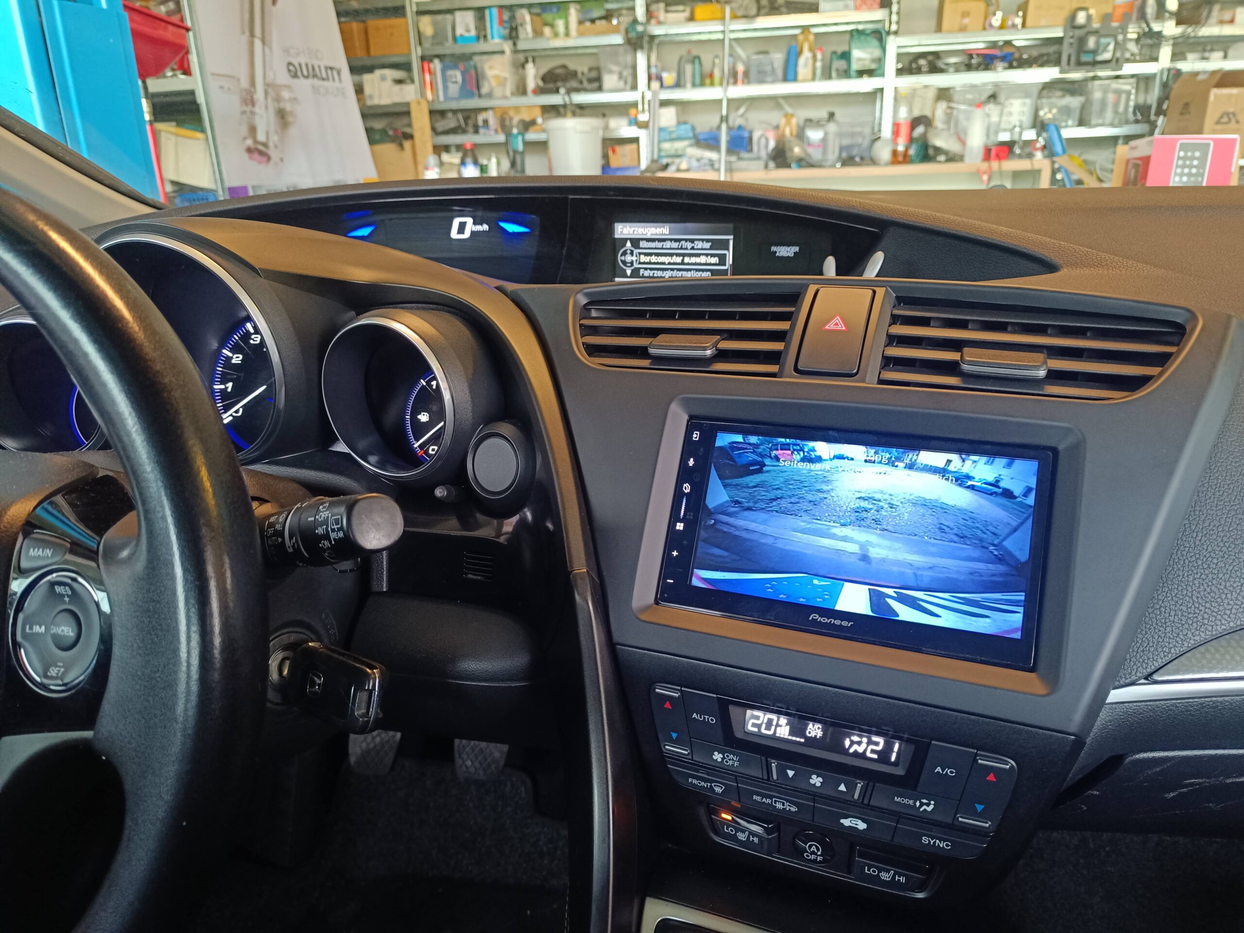 Honda Civic Autoradio Pioneer SPH-DA77DAB Rückfahrkamera Totalansicht