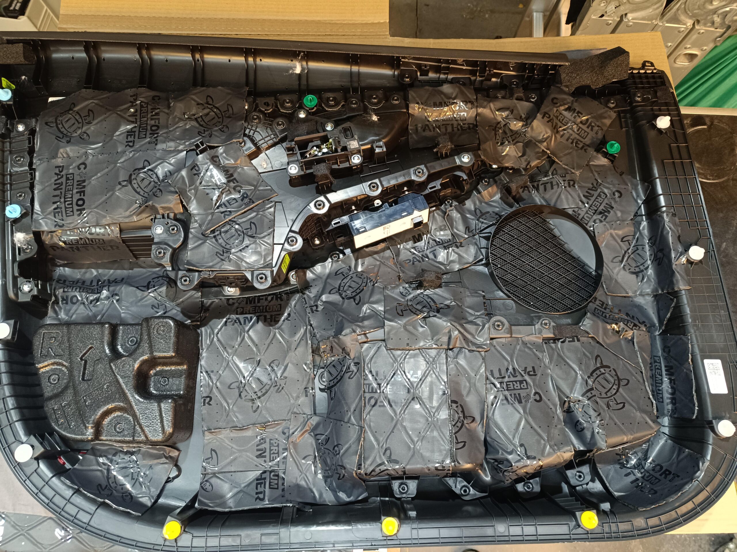 Hyundai i30 Soundsystem vodere Türverkleidung mit Alubutyl Dämmung