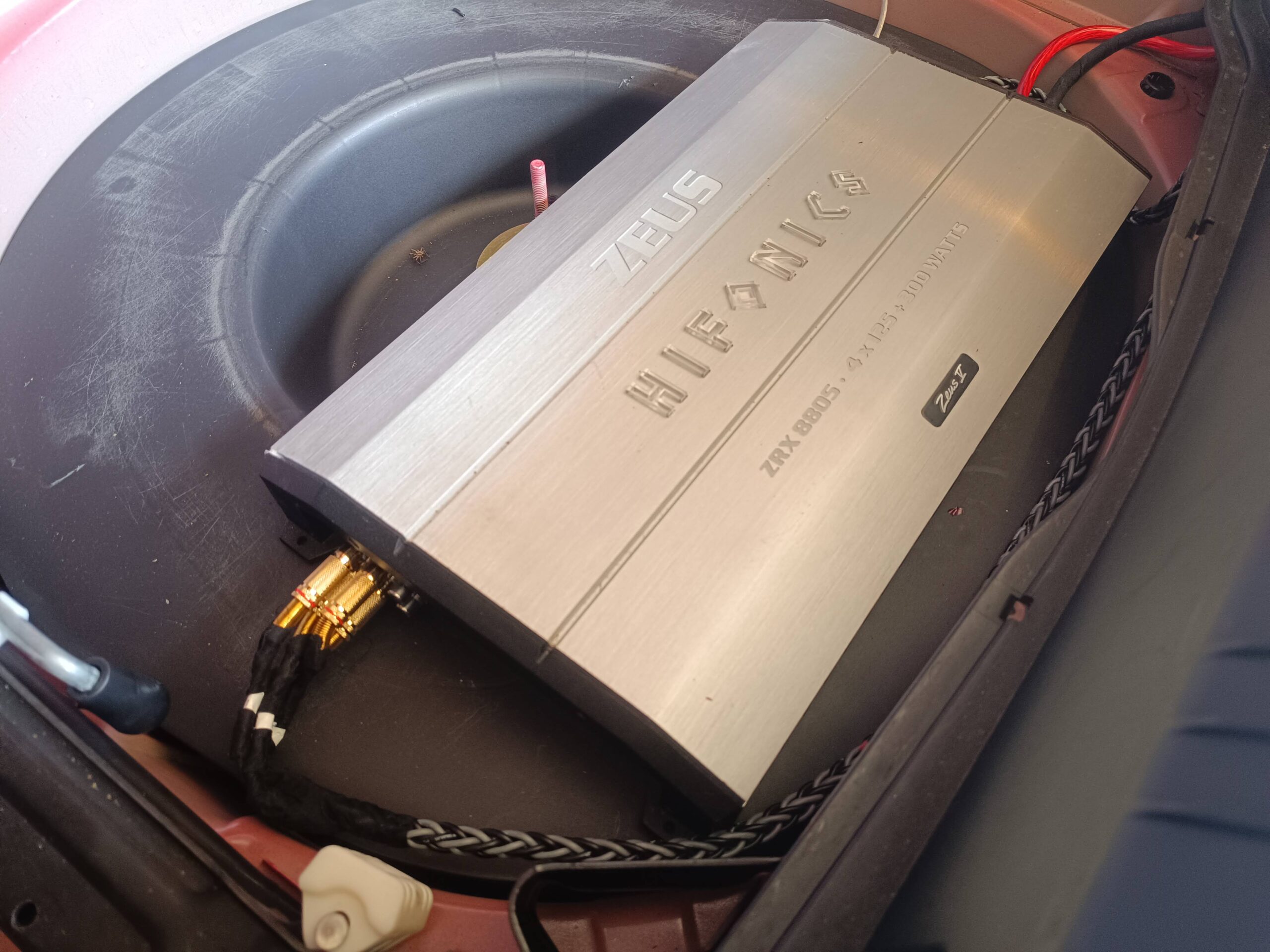 BMW E46 Soundsystem 5-Kanal Verstärker Hifonics Zeus High-Eingang