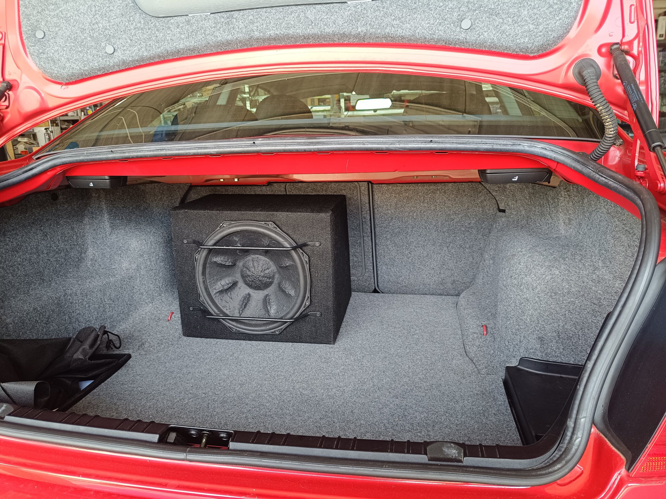 BMW E46 Soundsystem Subwoofer Sinuslive 30er