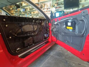 BMW E46 Soundsystem "wiederverwertet" und adaptiert 11 BMW E46 Soundsystem Türverkleidung Coupé Dämmung Alubutyl komplett