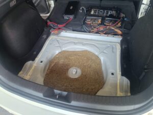 Mazda 3 High End Sound   MTX Subwoofer Reserveradmulde