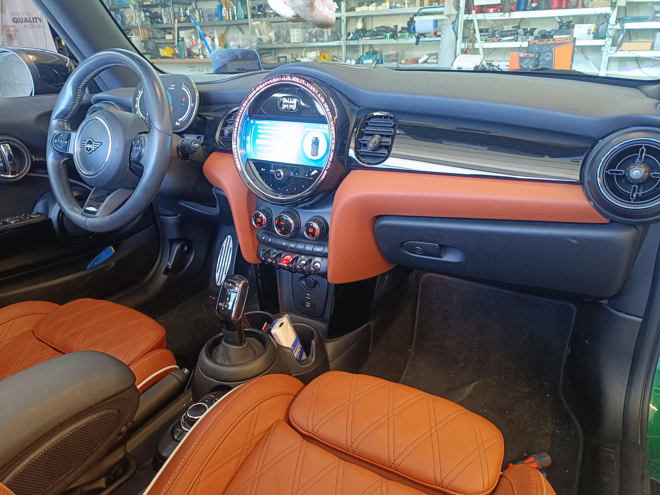 BMW Mini Cooper Sound System Upgrade Armaturenbrett