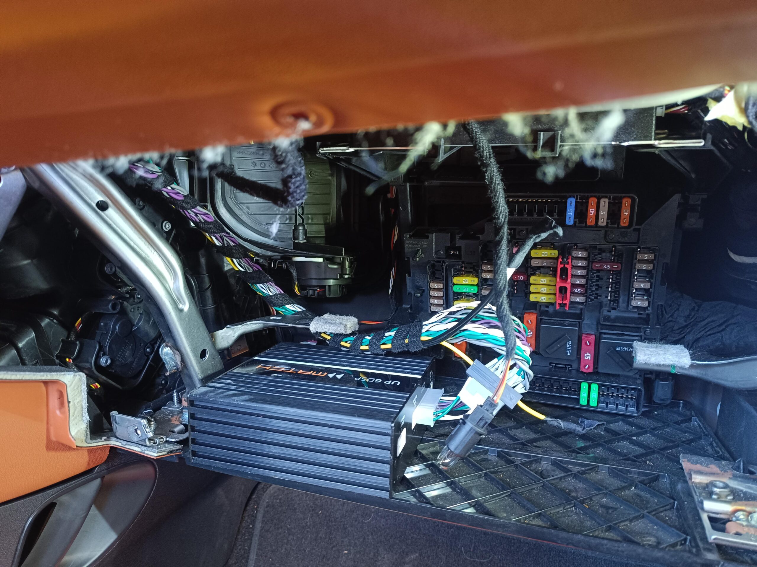 BMW Mini Cooper Sound System Upgrade Audiotec Fischer Match UP 6DSP