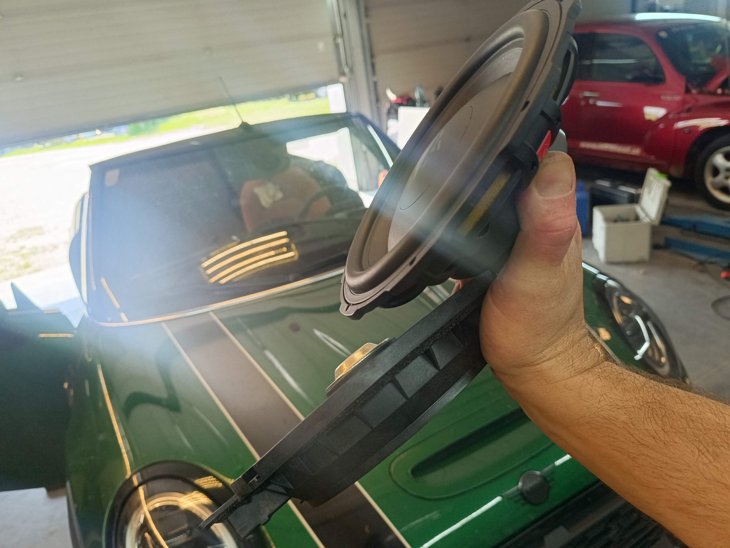 BMW Mini Cooper Sound System Upgrade Subwoofer Vergleich