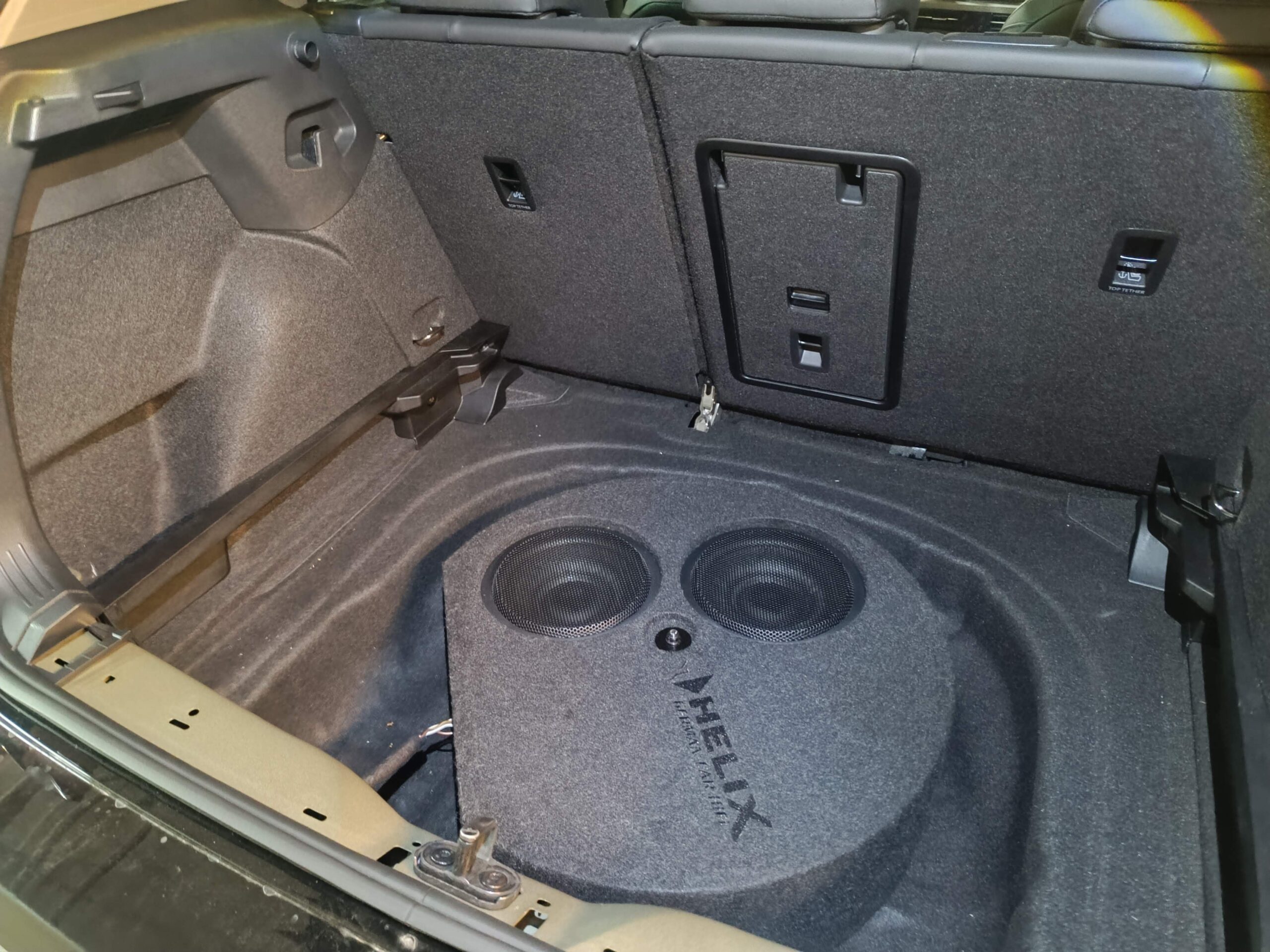VW Golf 8 Harman Kardon Soundupgrade Subwoofer