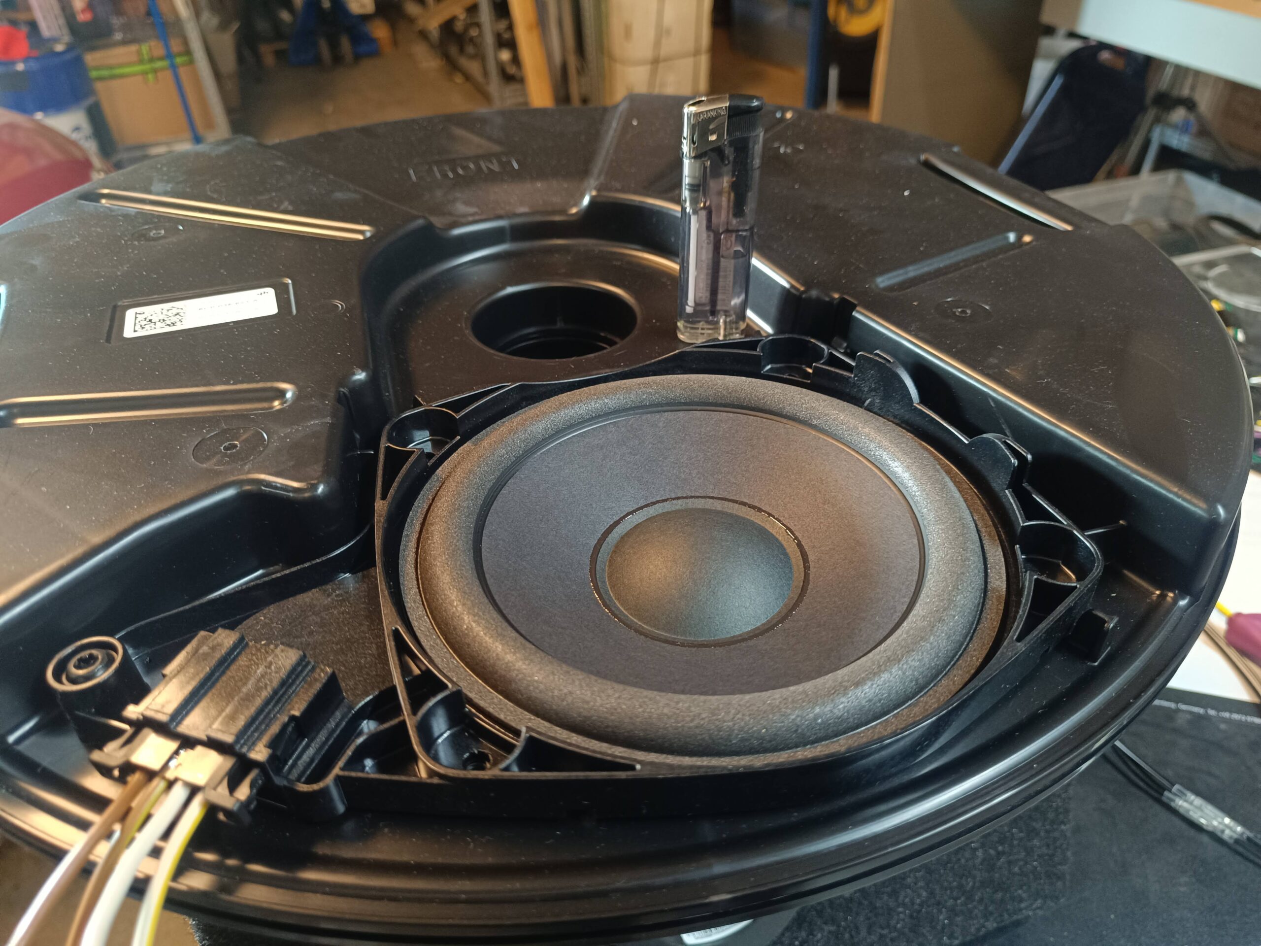 VW Golf 8 Harman Kardon Soundupgrade original Subwoofer