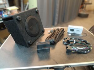 Skoda Octavia Soundupgrade DSP Subwoofer Einbauset aufgestellt