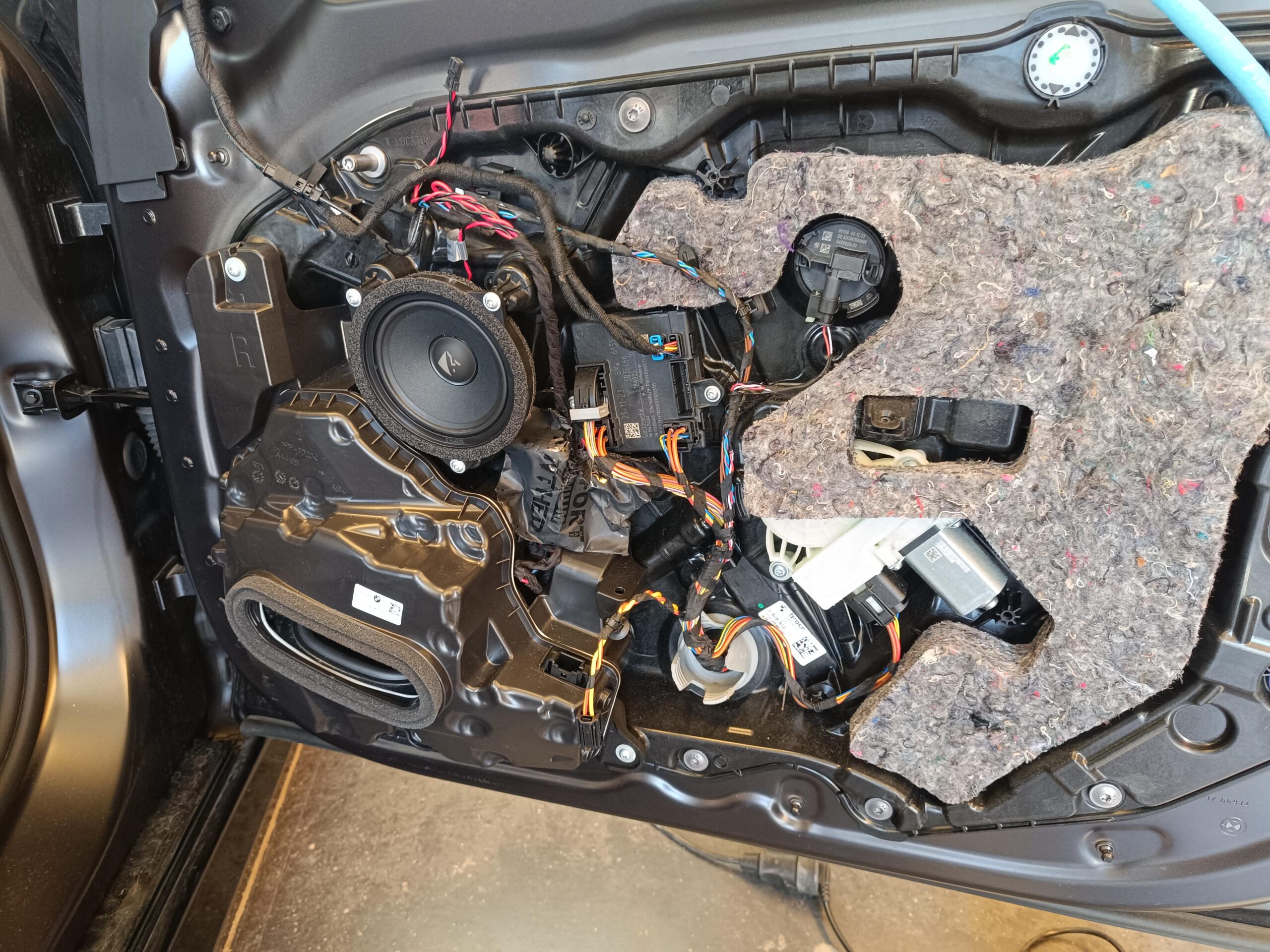 BMW G60 Lautsprecher Upgrade Helix Compose Türsubwoofer Tür vorne