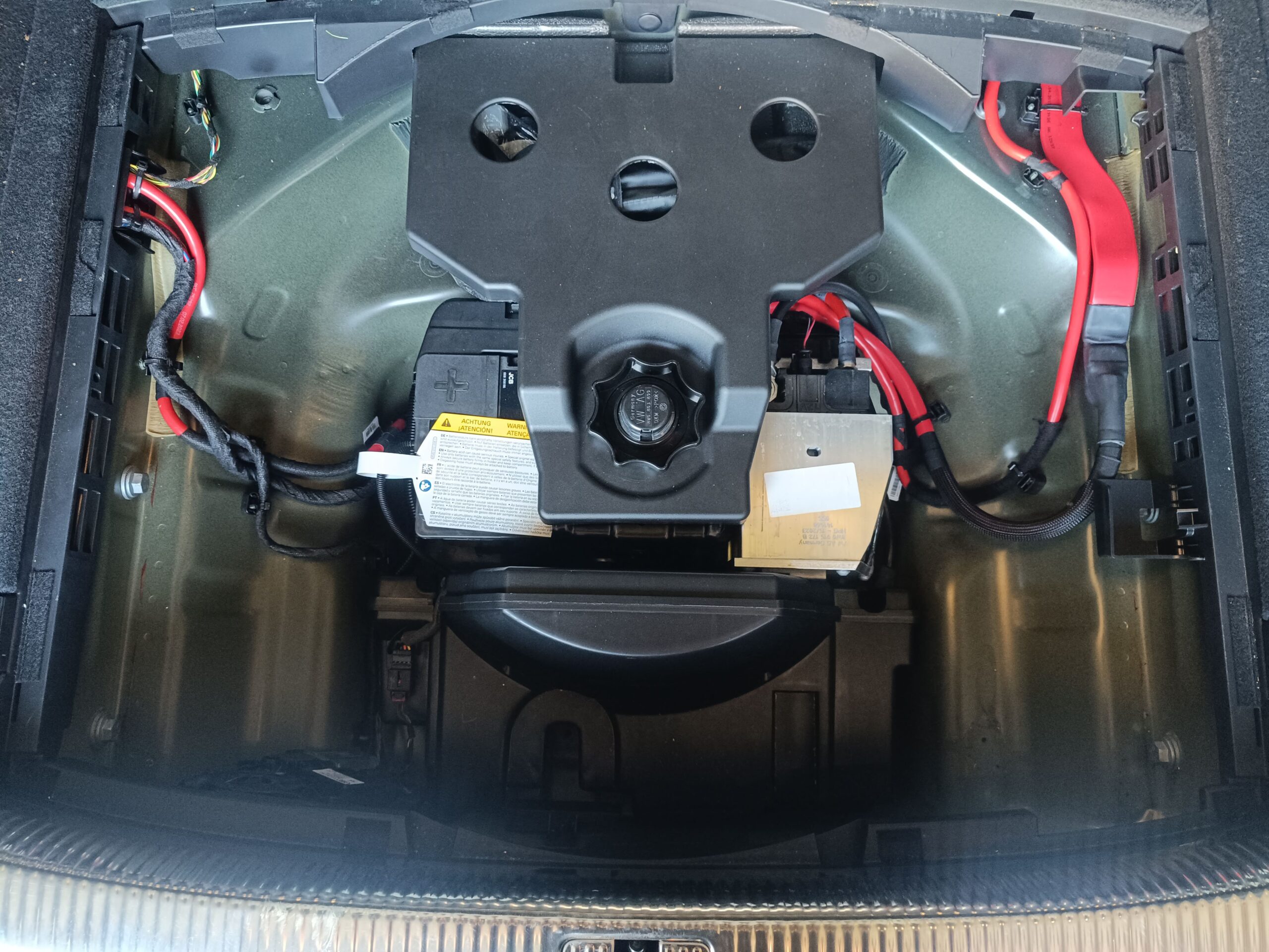 Originaler Spielzeug Subwoofer des Band & Olufson Soundsystems im Audi A4 B9