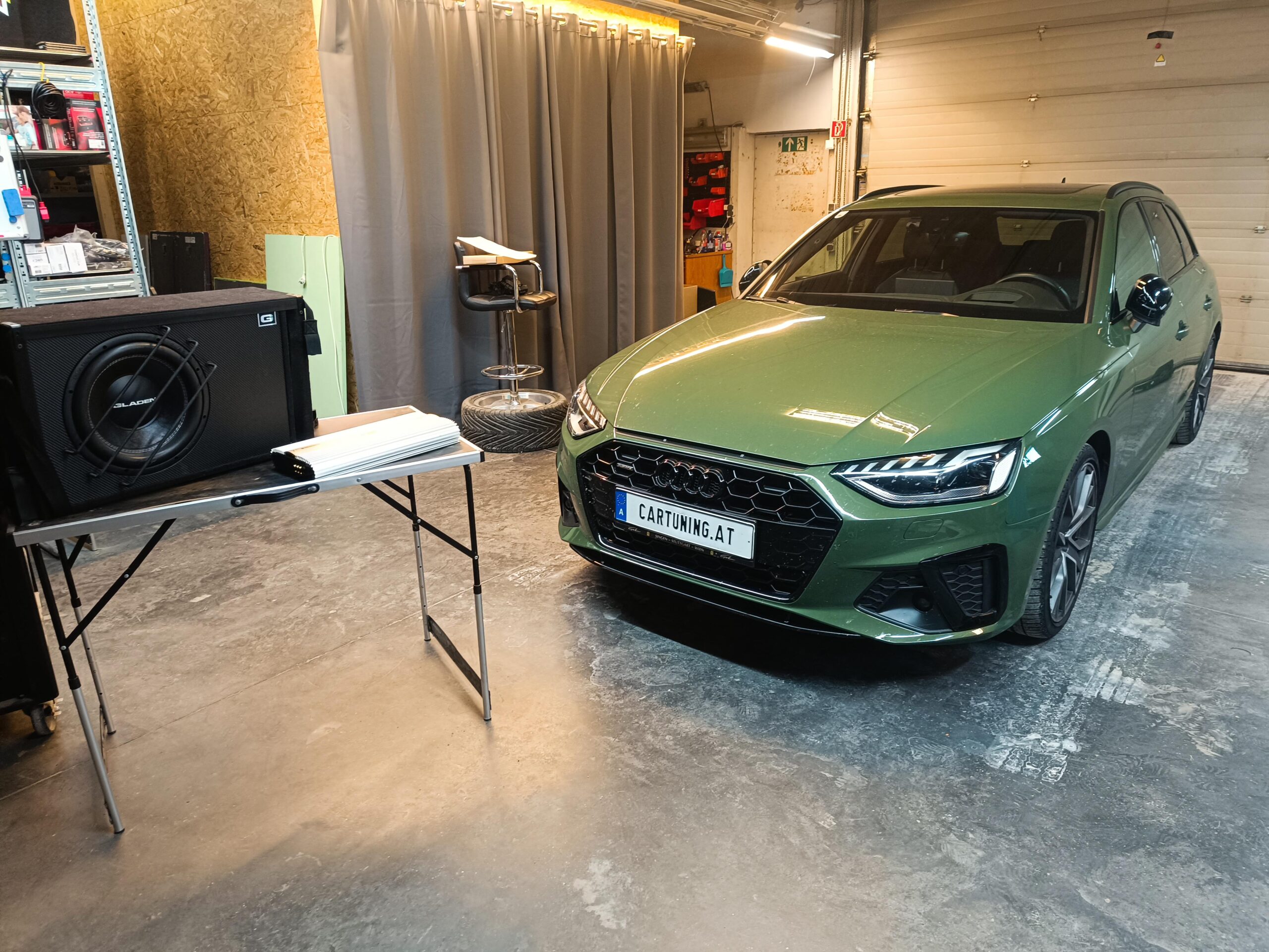 Audi A4 B9 Avant Subwoofer Extreme