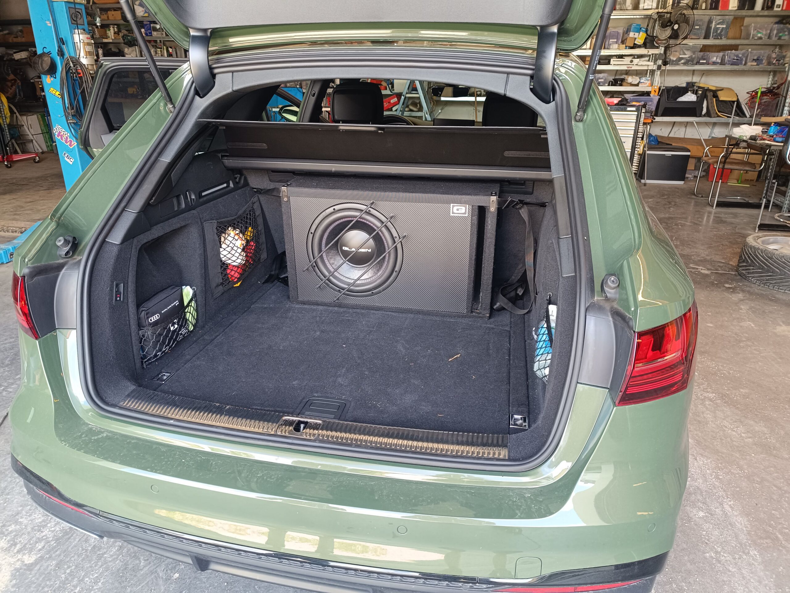 Audi A4 B9 Avant Subwoofer Extreme