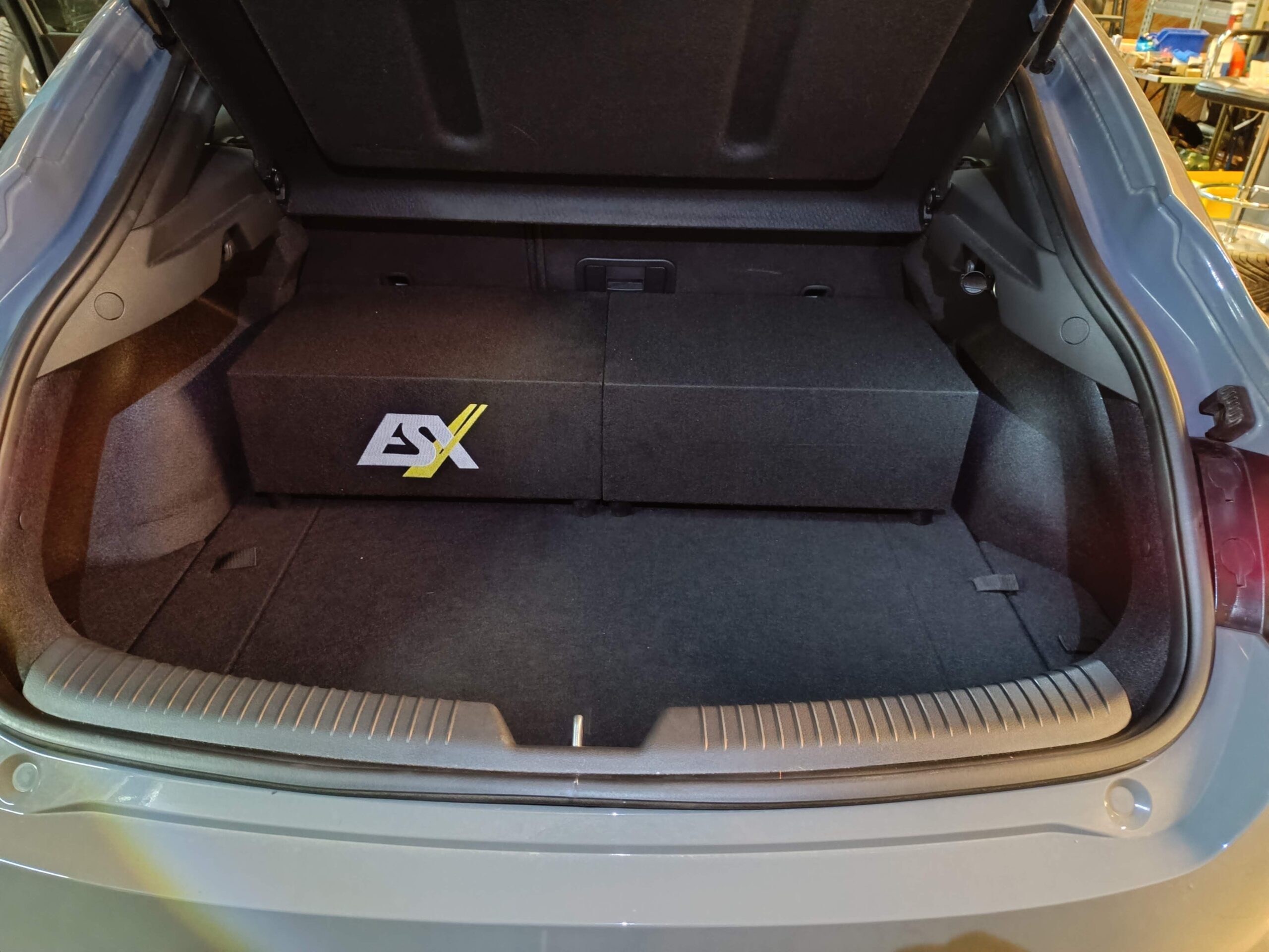 Hyundai Sound i30 N Performance Kofferraum Subwoofer QXB8 quer