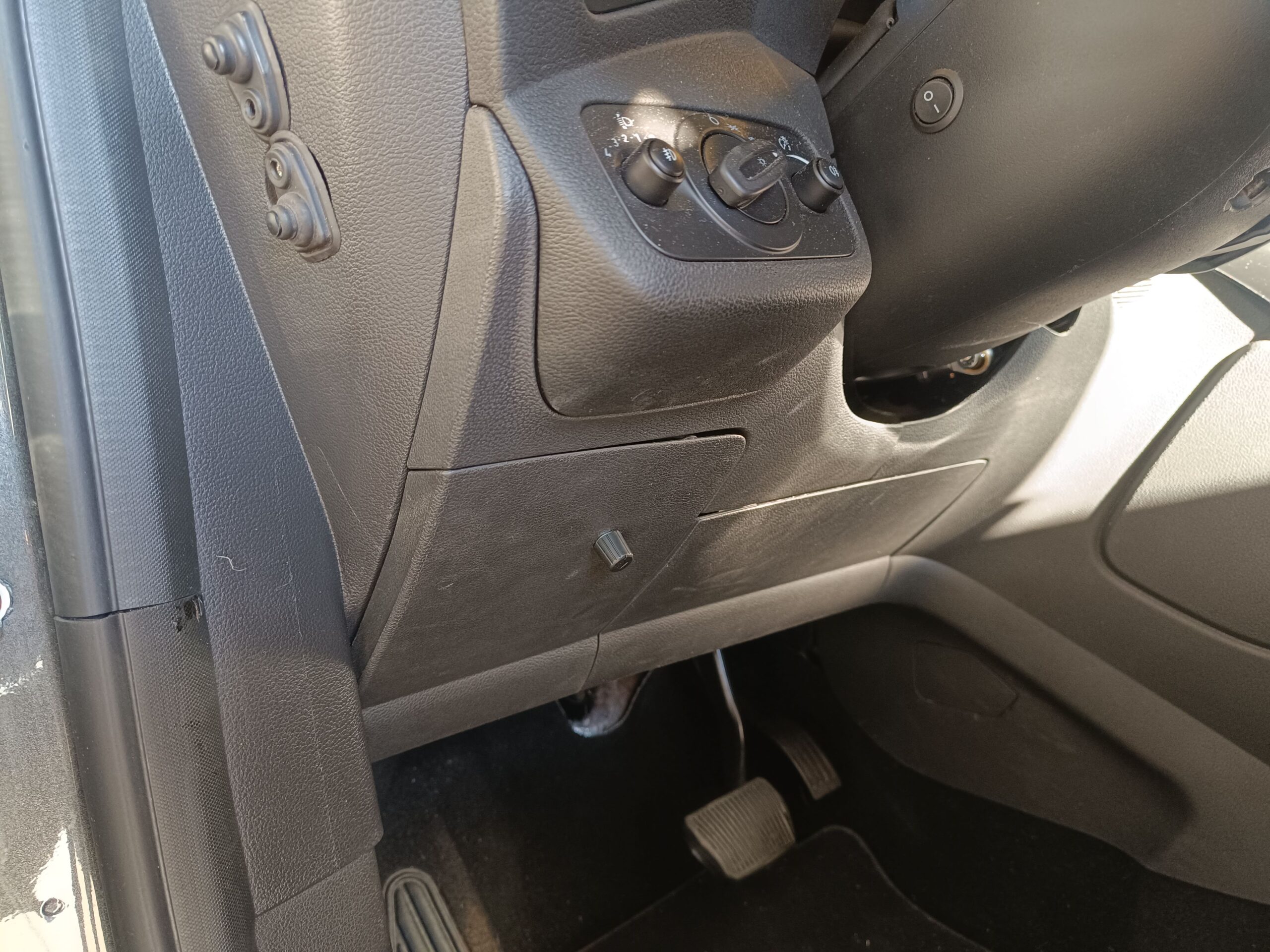 Ford C-Max Soundupgrade Subwoofer Pegelregler