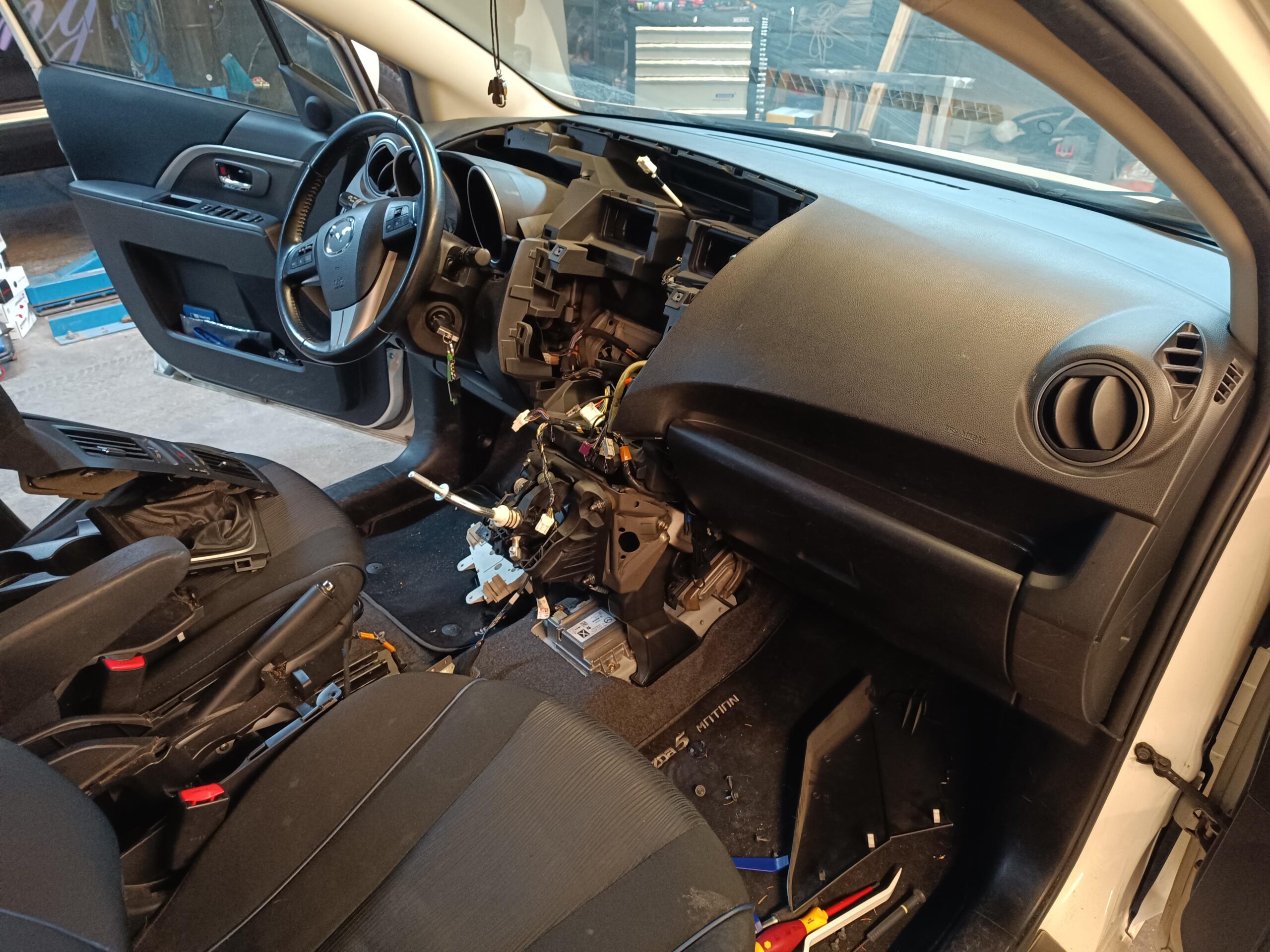 Mazda 5 Radio ausbauen