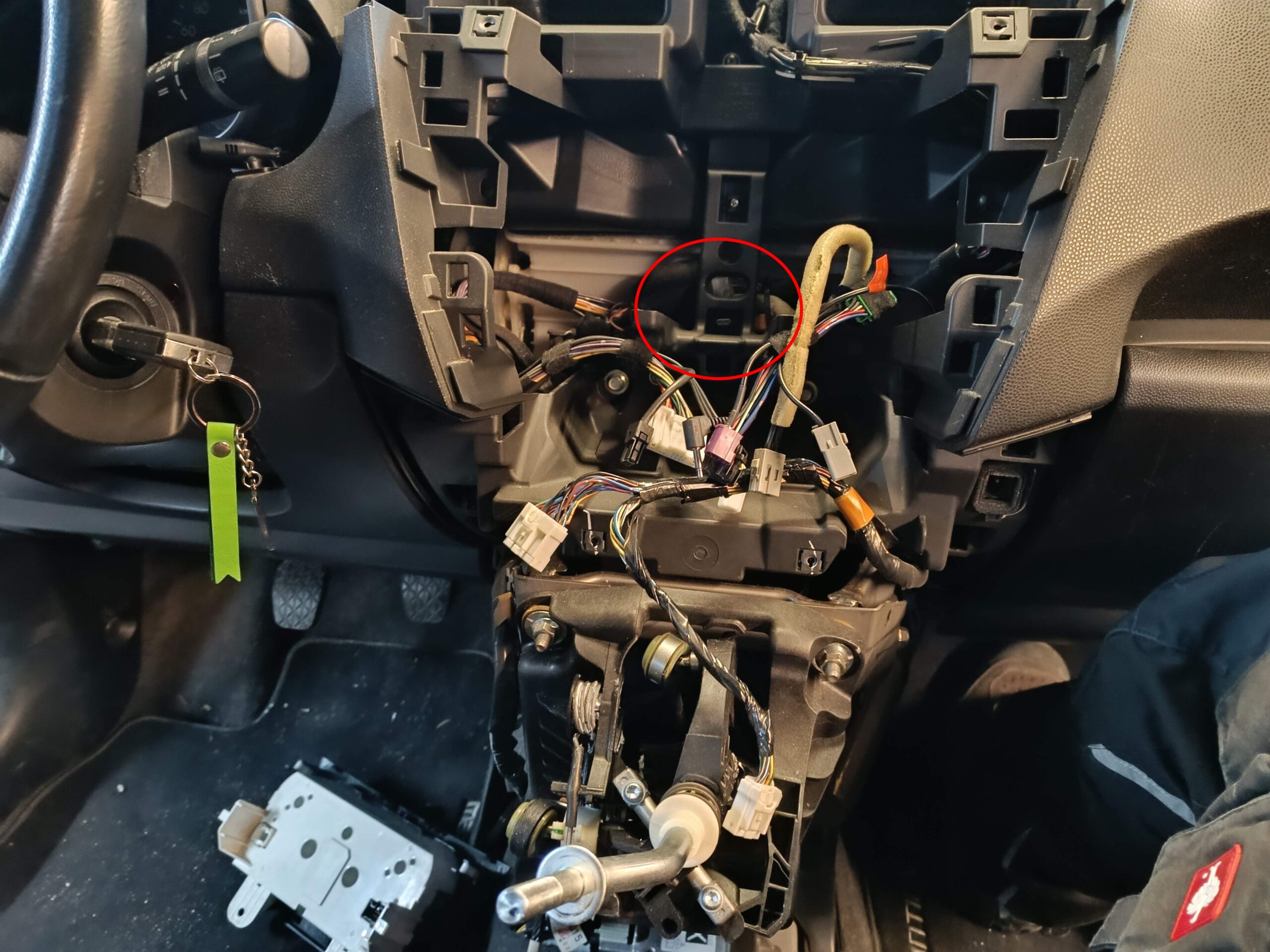 Mazda 5 original Navigation Sanyo Stecker Adapter