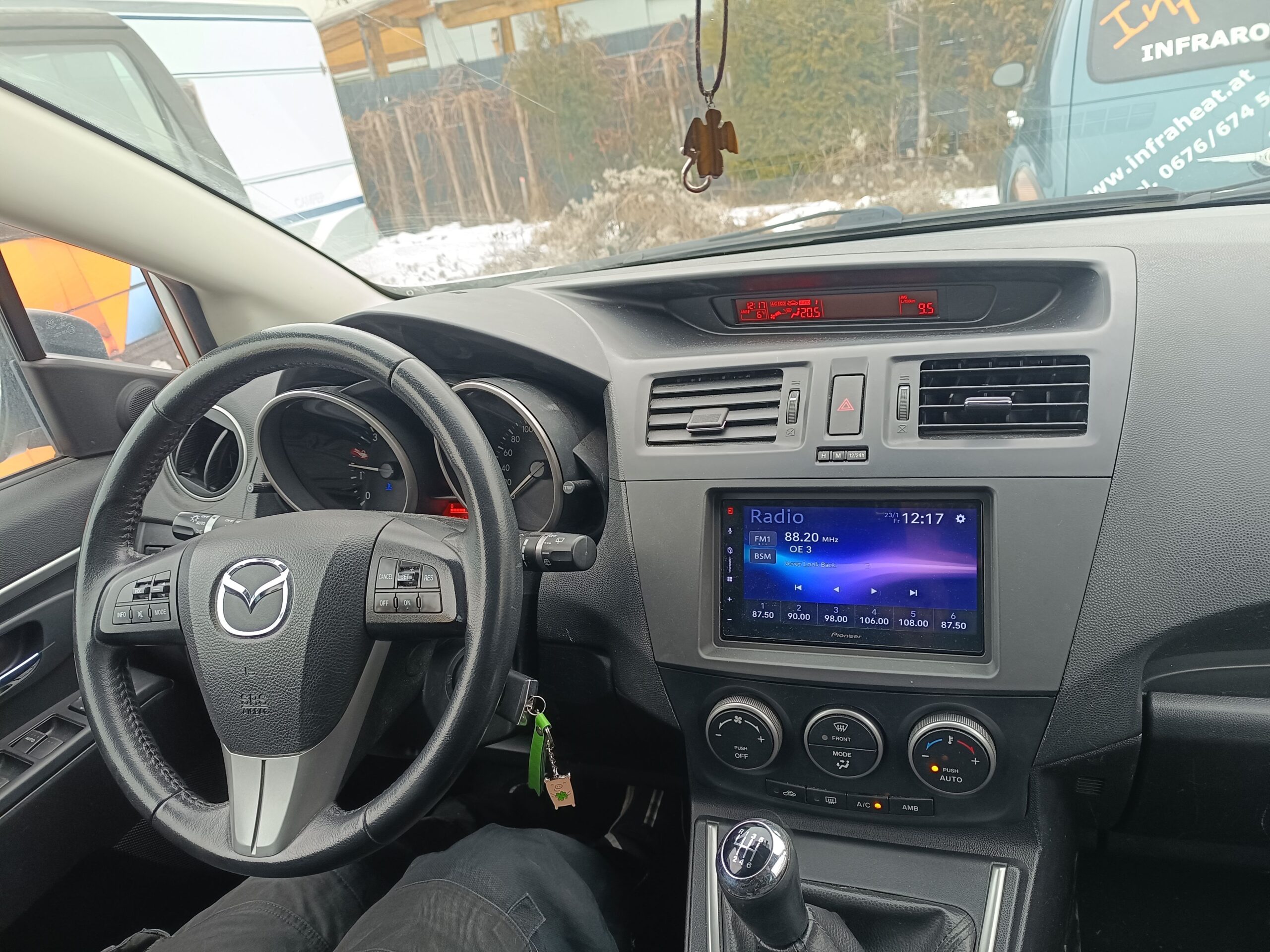 Mazda 5 Radioumbau 2-DIN Pioneer Navigation