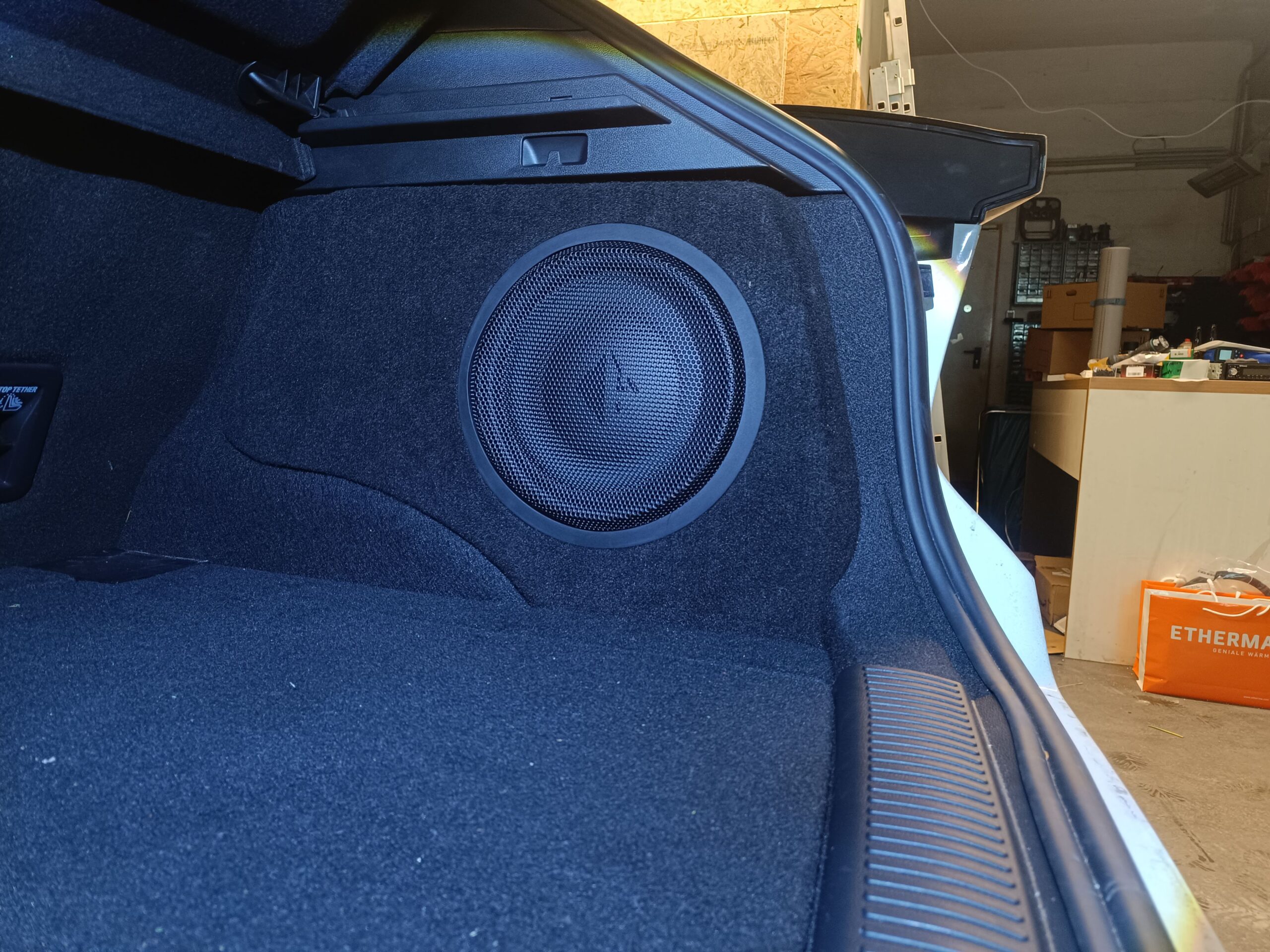 MG4 Soundupgrade Subwoofer Gehäuse MG4 von Speaker City