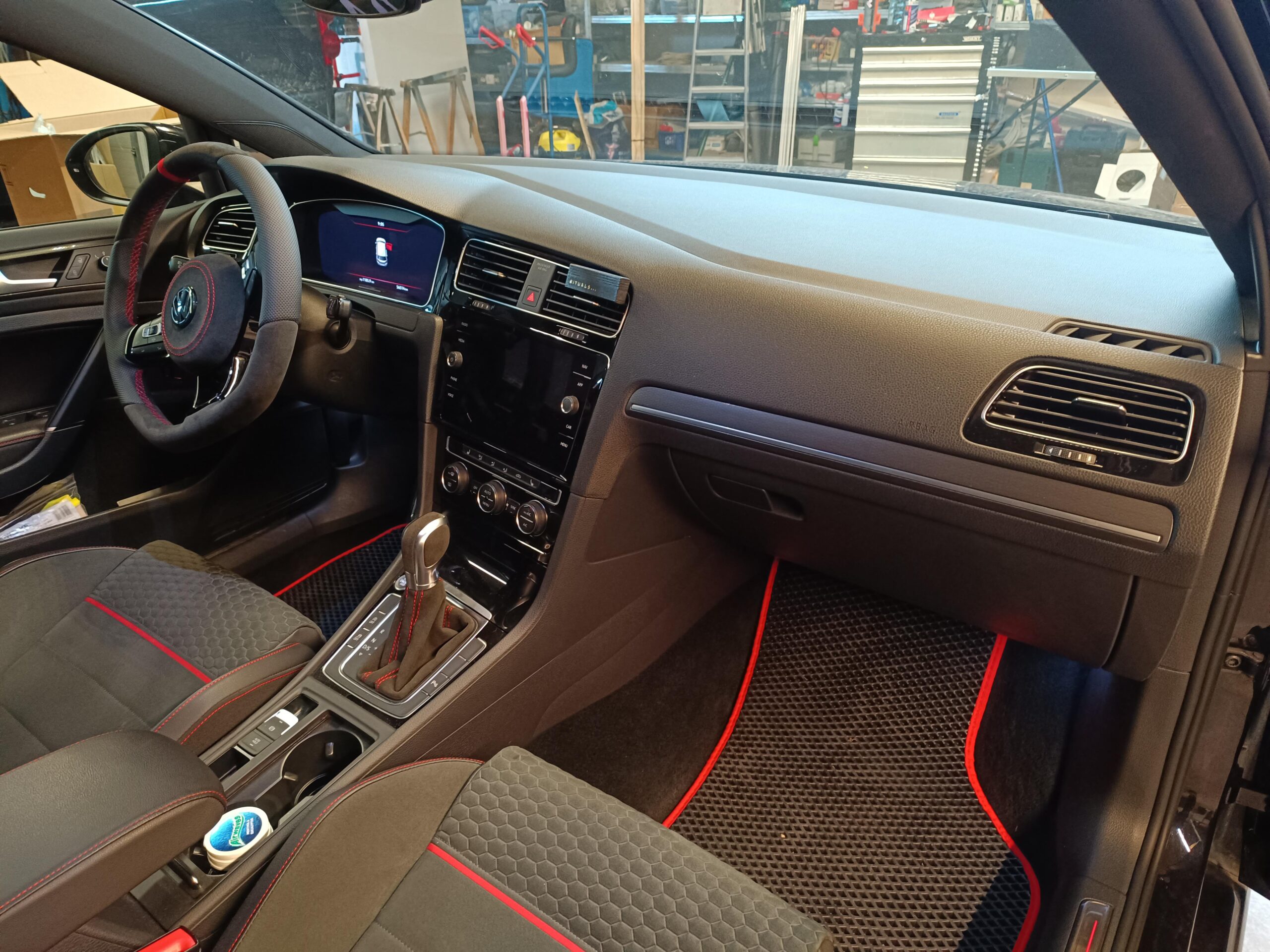 VW Golf 7 GTI Soundupgrade Reserverad Subwoofer