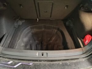 VW Golf 7 GTI Soundupgrade Reserverad Subwoofer