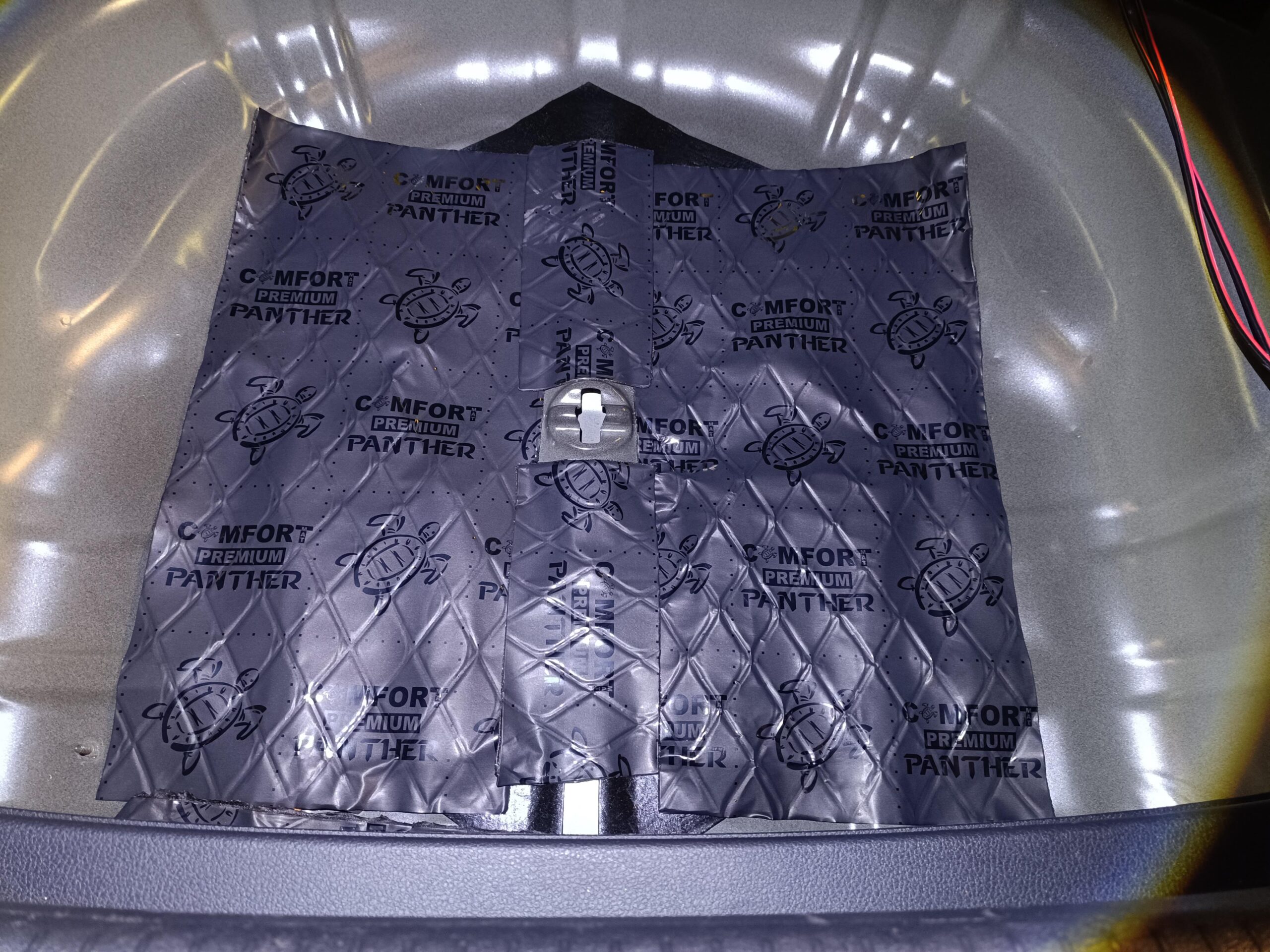 VW Golf 7 GTI Soundupgrade Reserverad Subwoofer