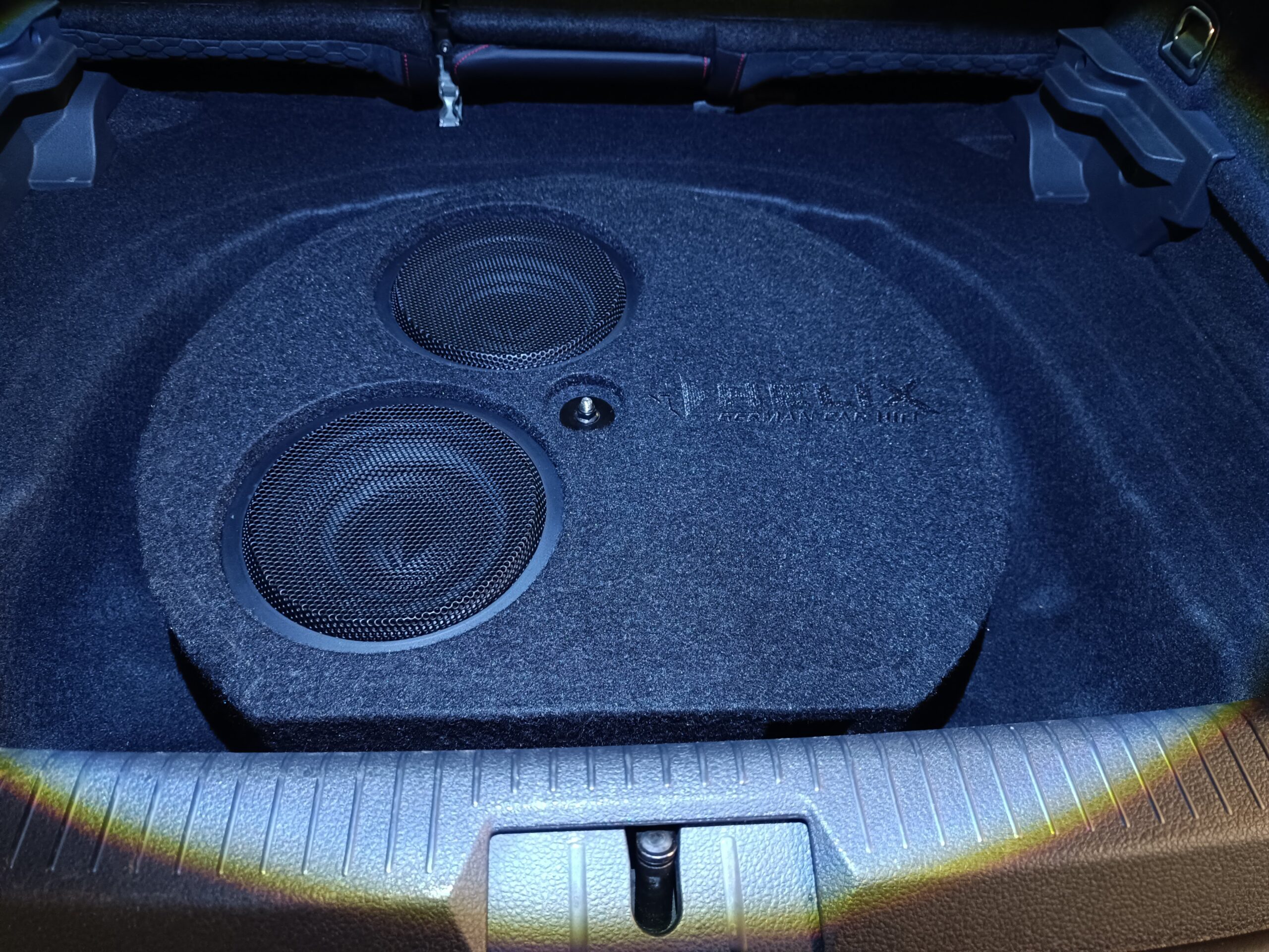 VW Golf 7 GTI Soundupgrade Reserverad Subwoofer