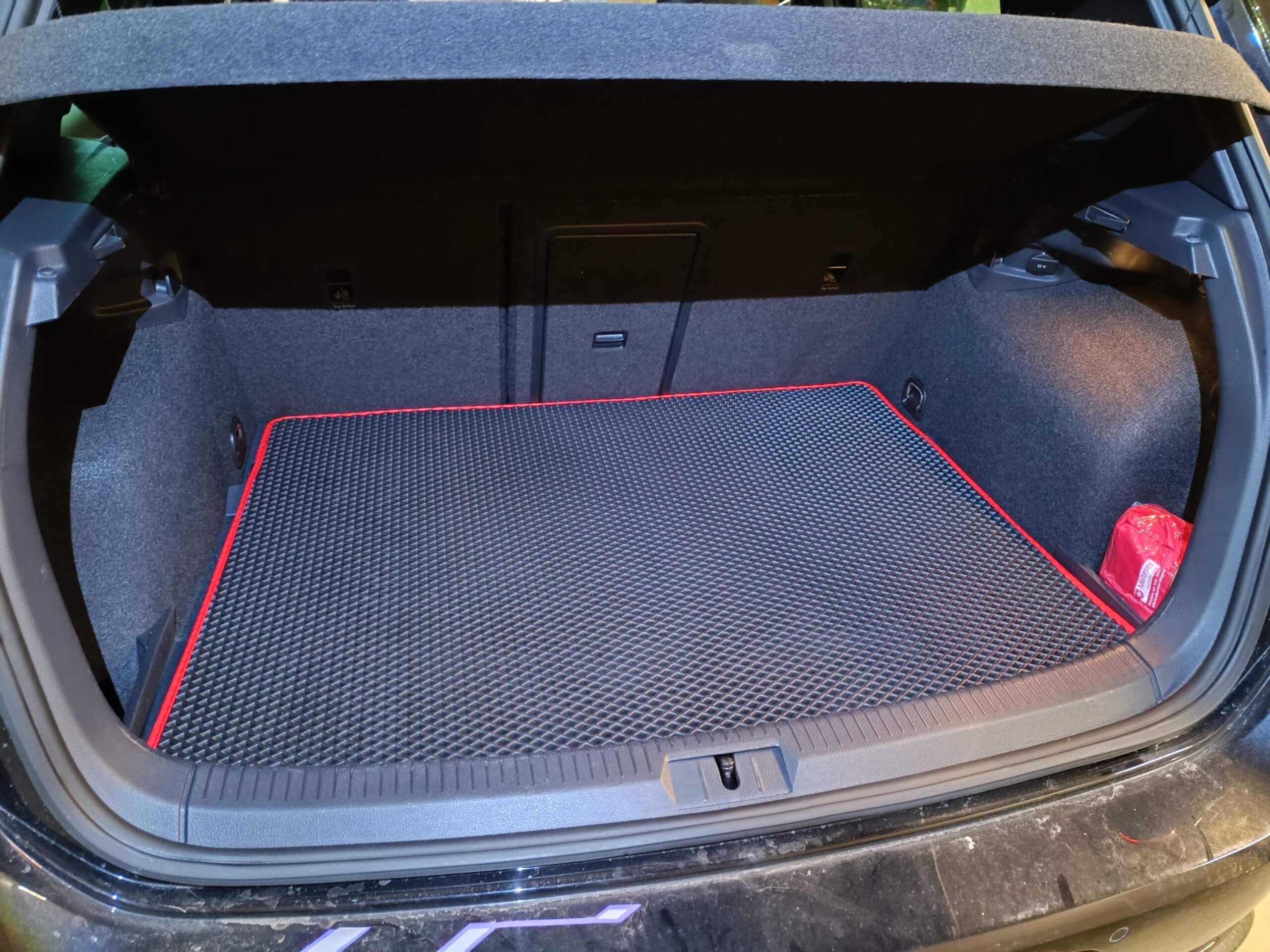 VW Golf 7 GTI Soundupgrade Reserverad Subwoofer