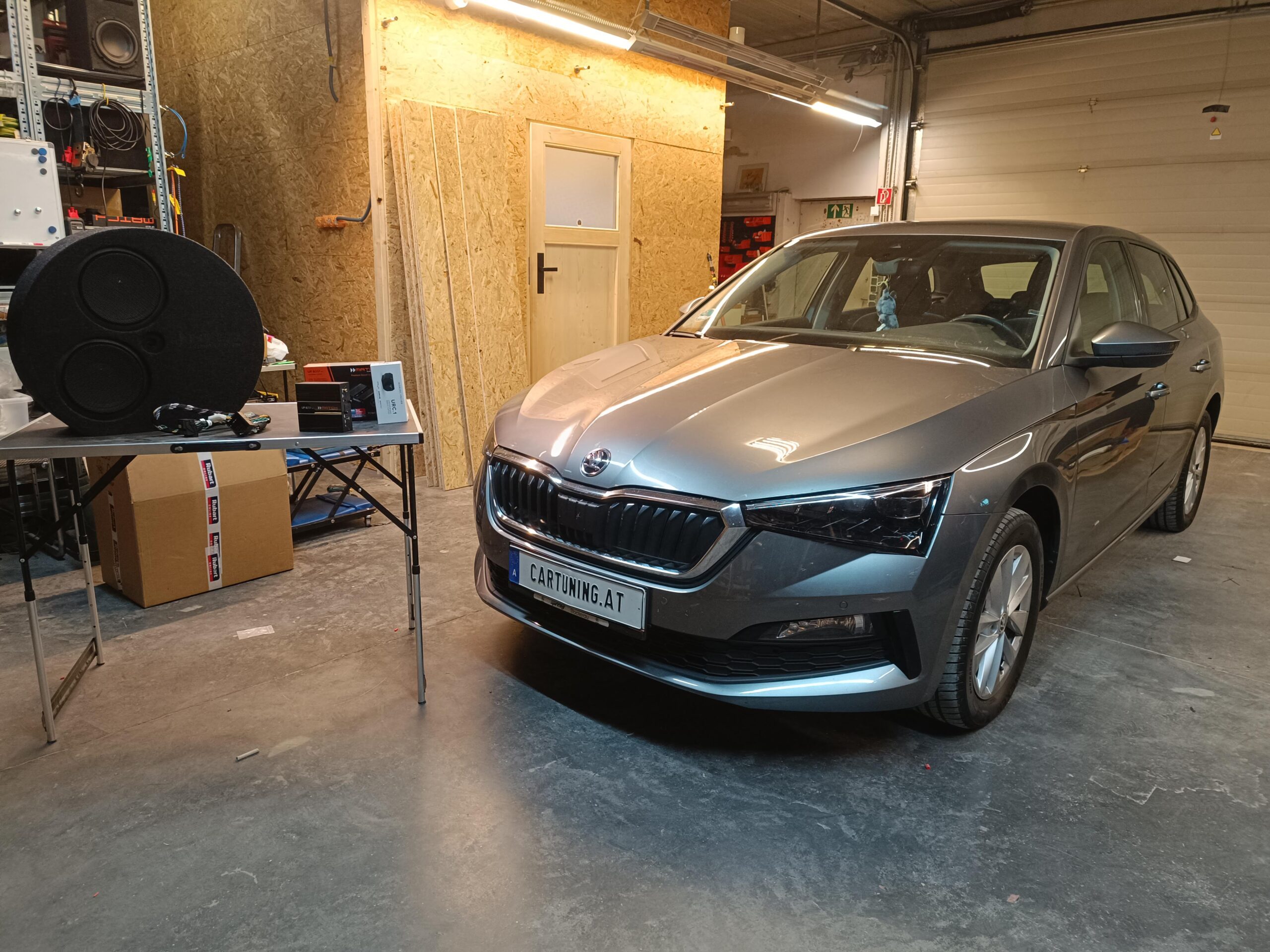 Skoda Scala Soundupgrade Reserveradsubwoofer DSP+