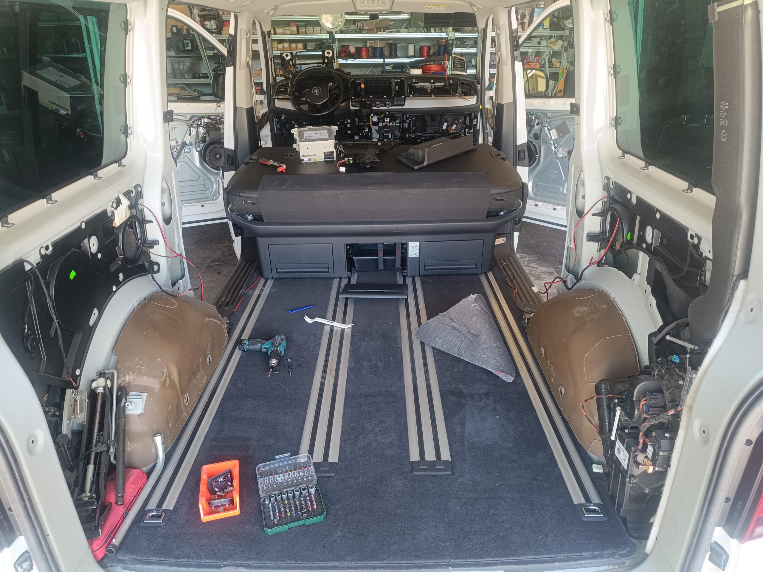 High End Soundsystem VW T6 Multivan Helix Compose i7
