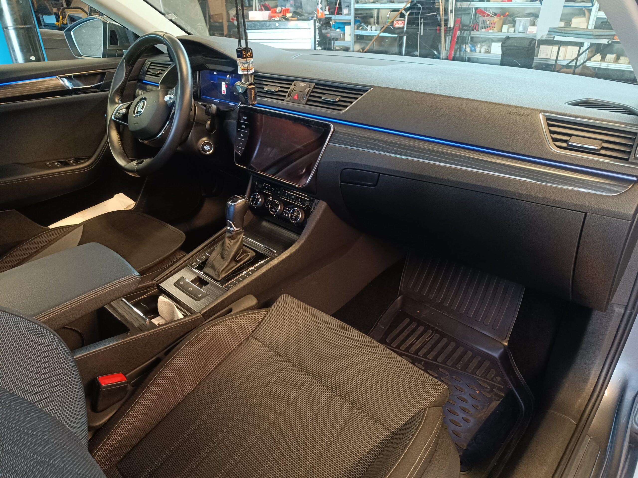 Skoda Superb Soundupgrade DSP Reserveradsubwoofer