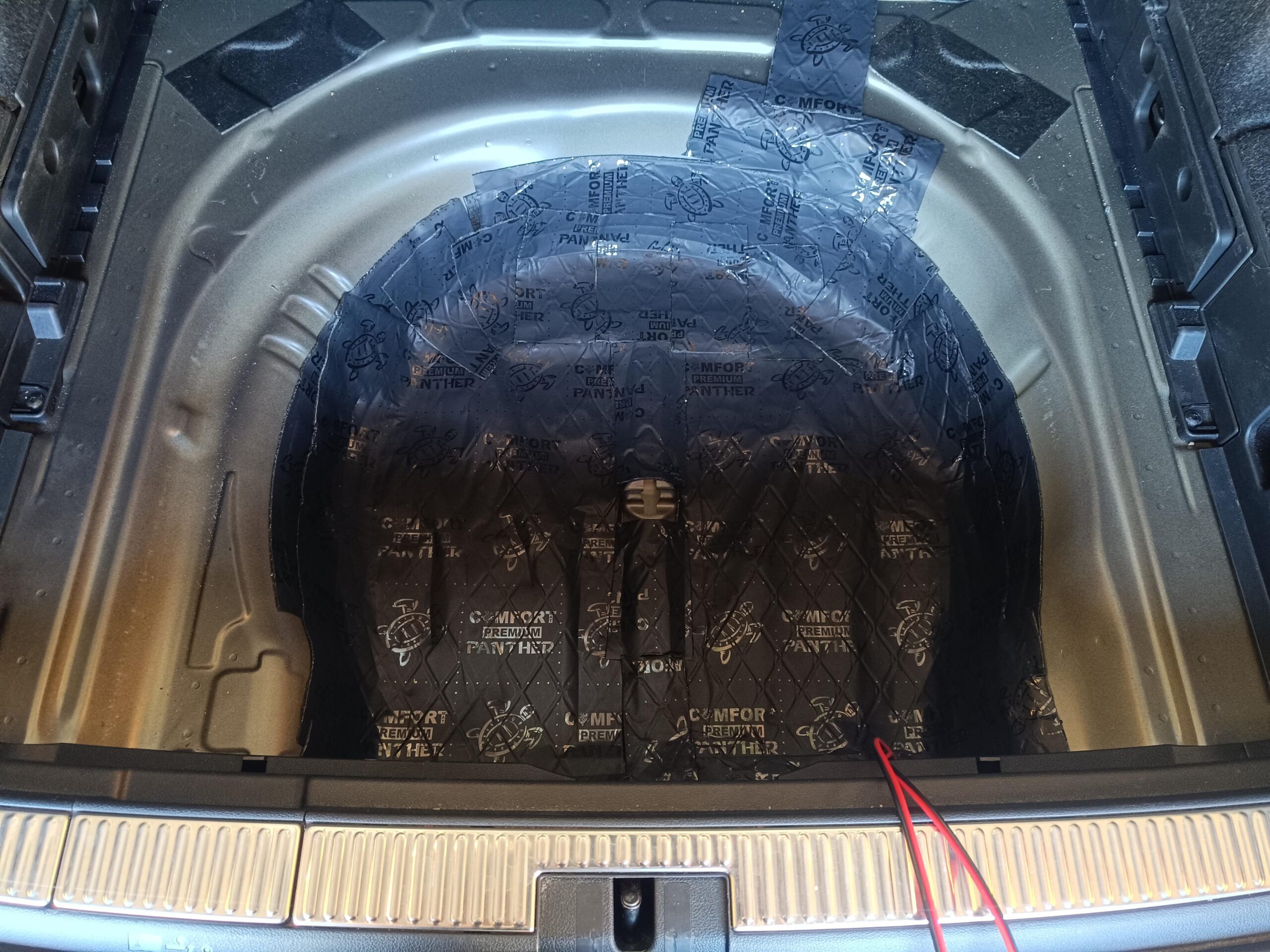 Skoda Superb Soundupgrade DSP Reserveradsubwoofer